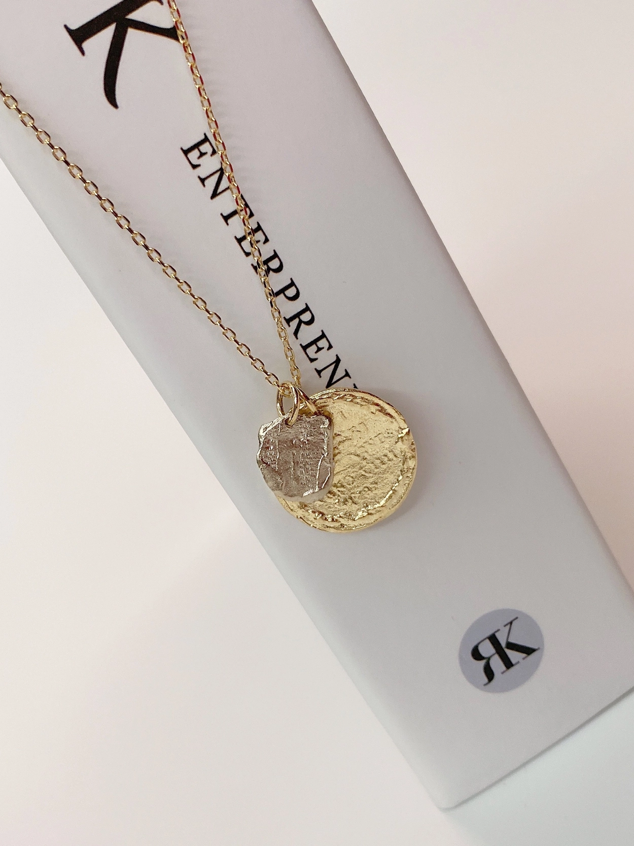 콜리지온 코인 목걸이 : 어메종 Aumaison | 매일 착용하는 클래식 & 프리미엄 주얼리