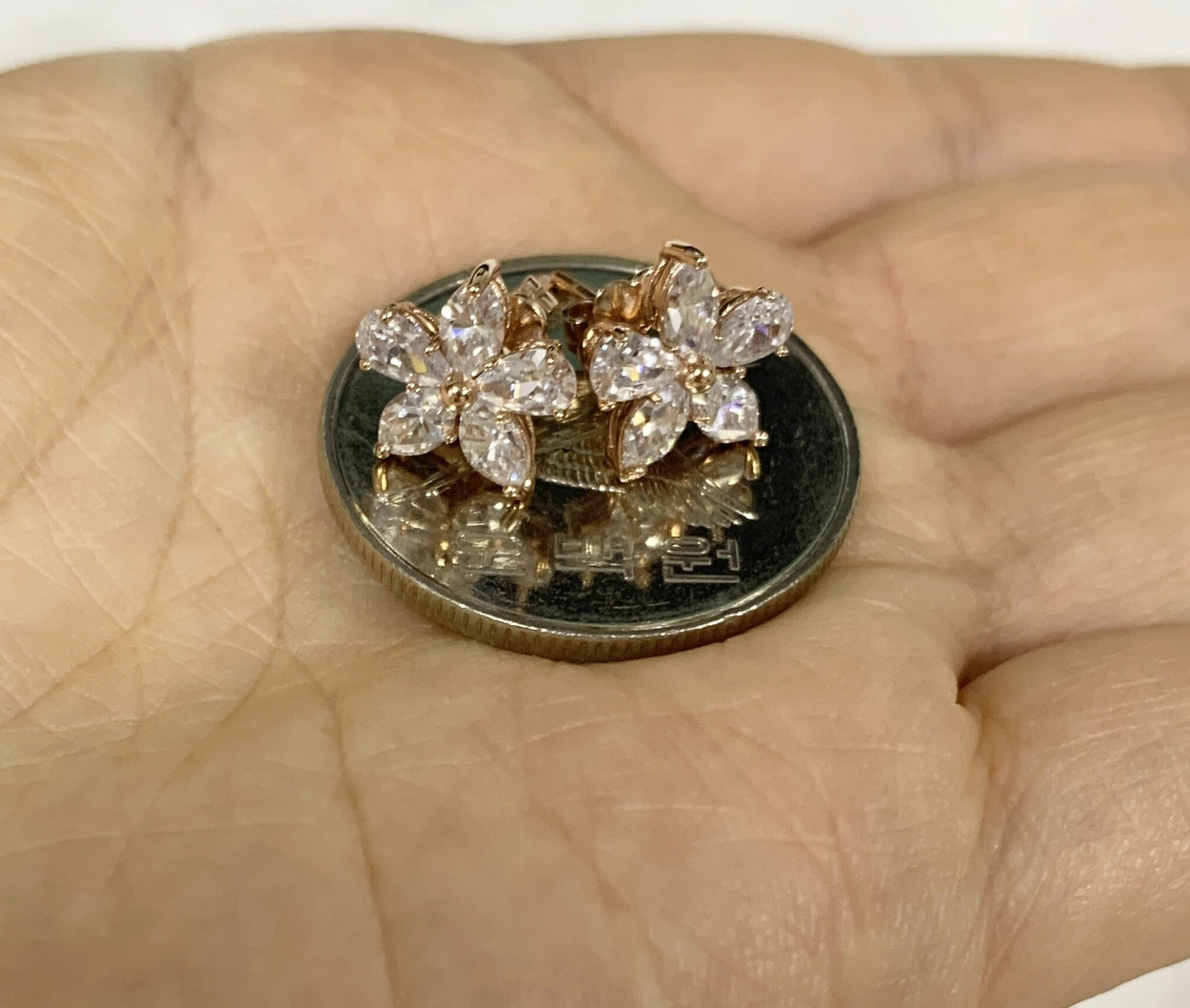 플로르 귀걸이 : 어메종 Aumaison | 매일 착용하는 클래식 & 프리미엄 주얼리