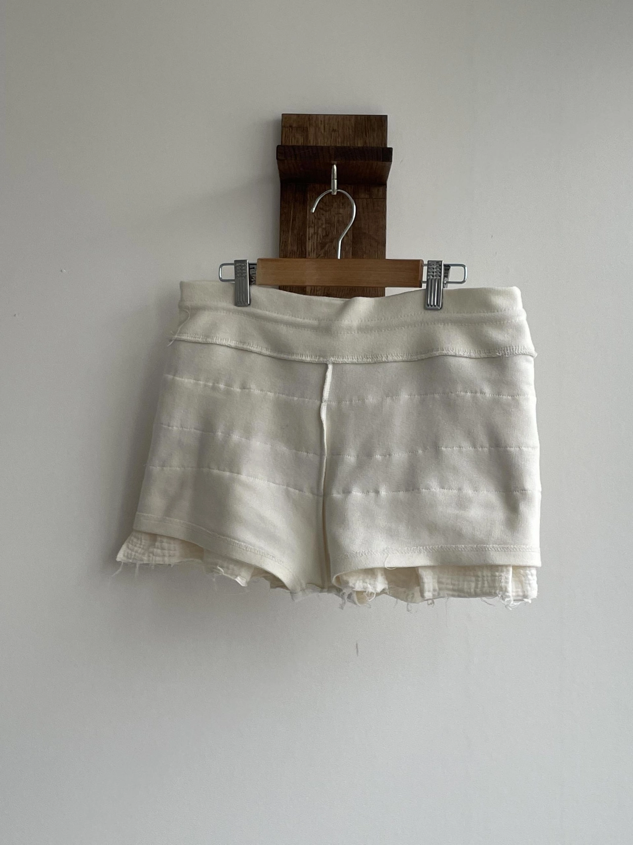 【美品】[パンツ型裏地付き] フリルストリングスカート cream b10bc32febe3f.jpg?w=1920