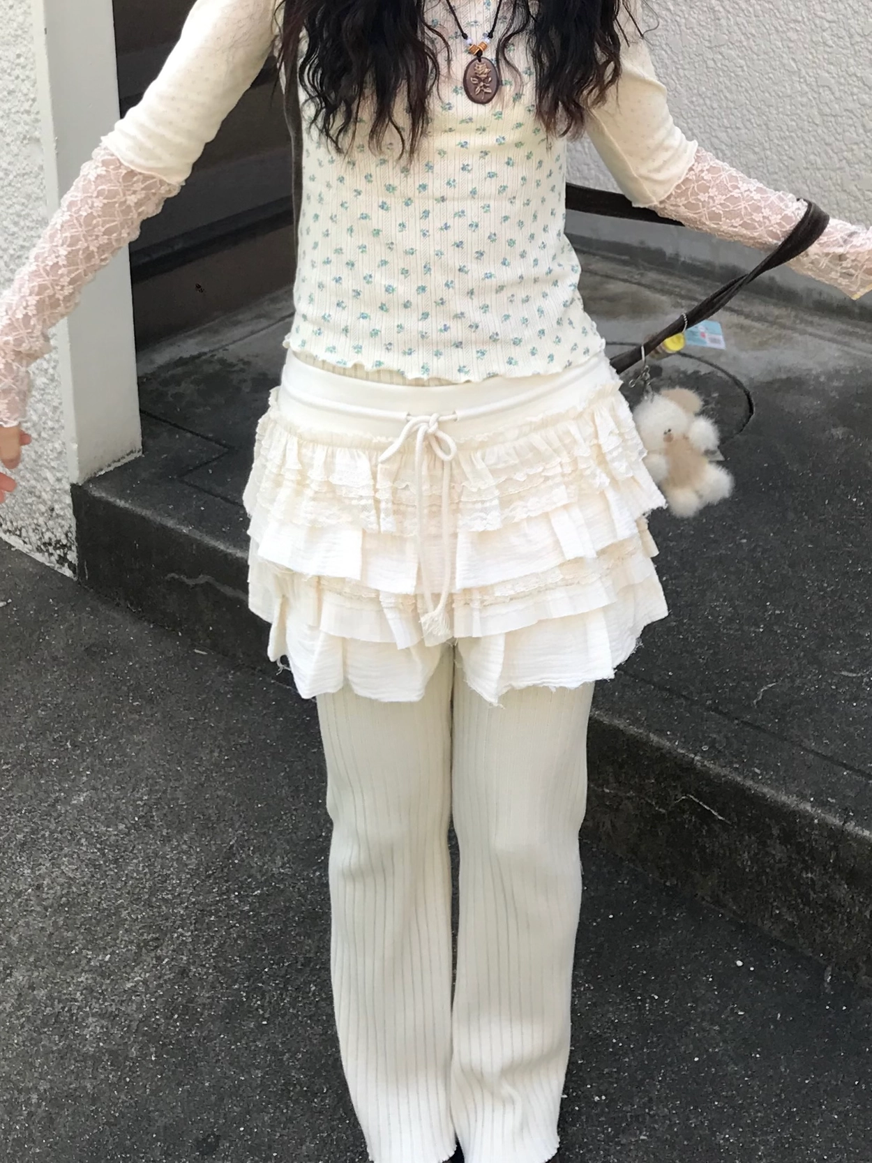 【美品】[パンツ型裏地付き] フリルストリングスカート cream b10bc32febe3f.jpg?w=1920