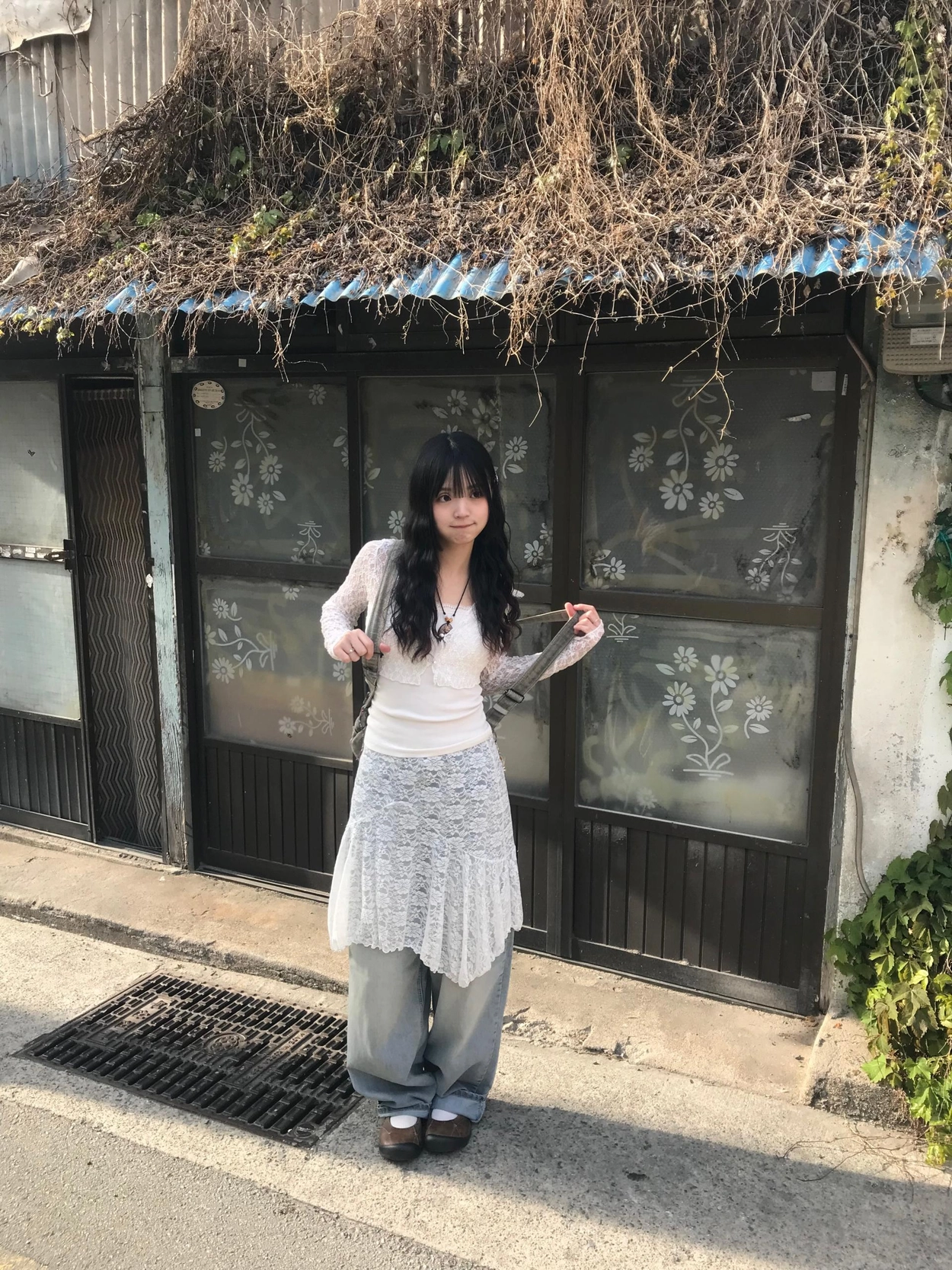 レース編みクロップドカーディガン Revo.（レボ）の「透かし編み風 花柄 フラワーモチーフ レース