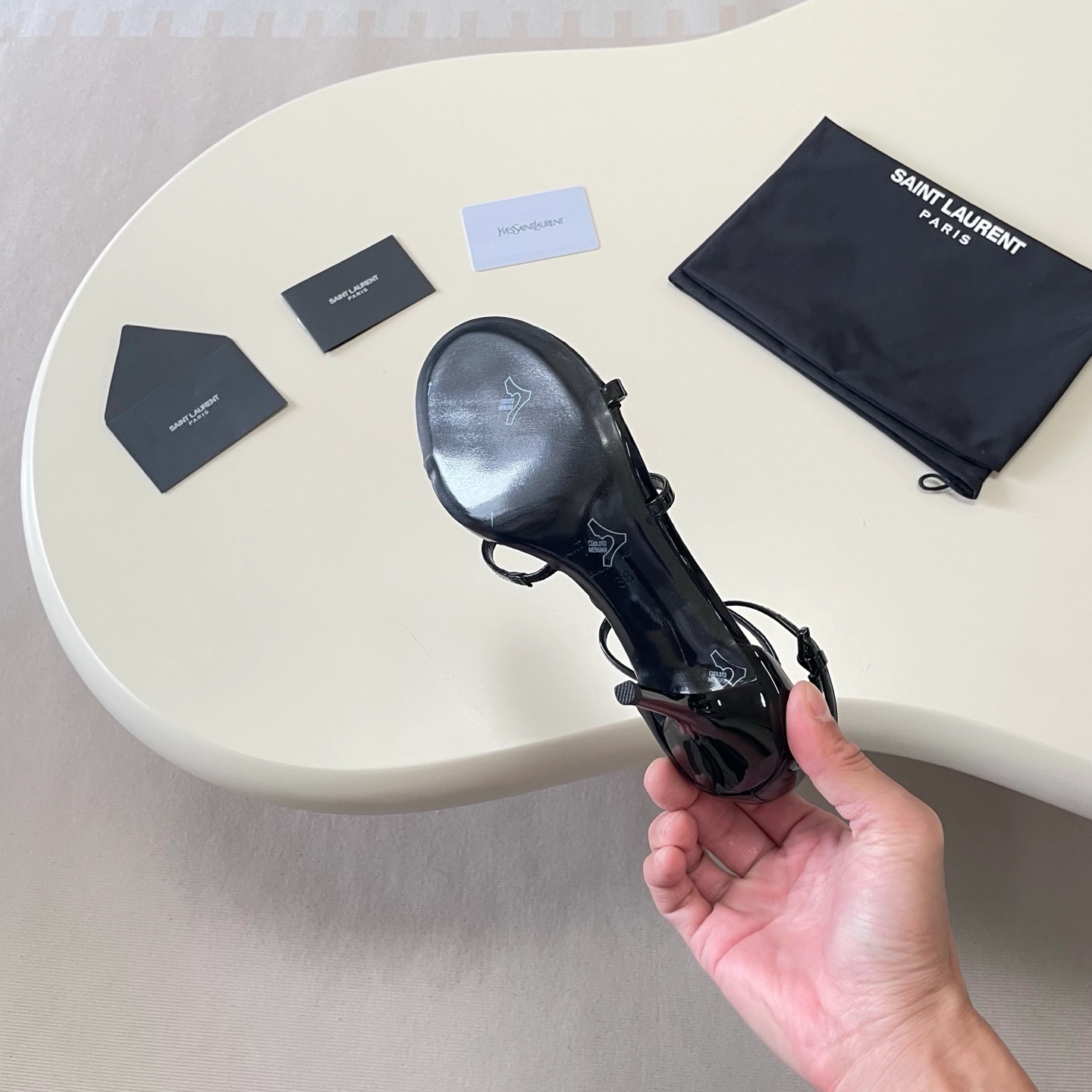 [생로X] 페이턴트 가죽 샌들