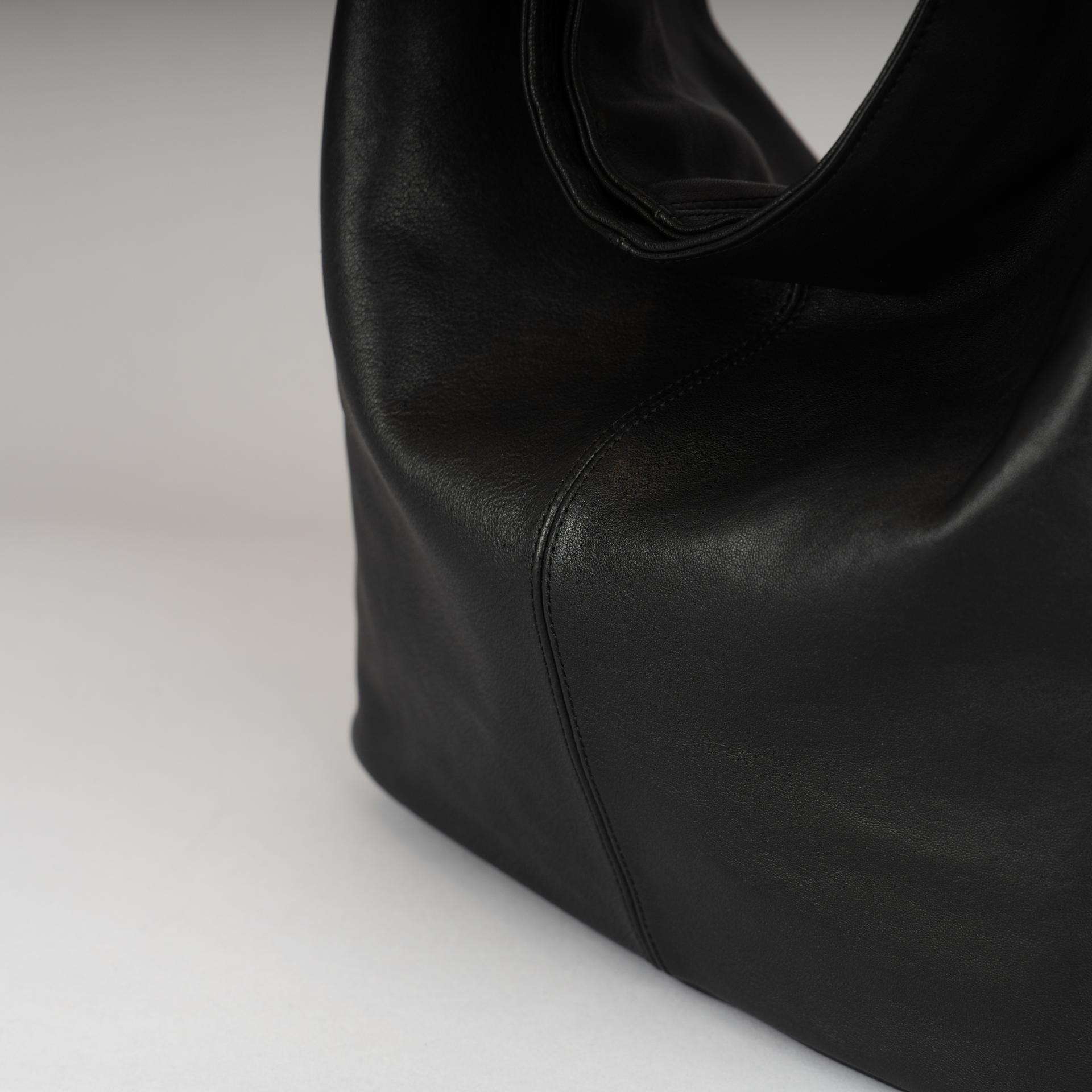 Bawu拉链水桶包 / Bao Bag