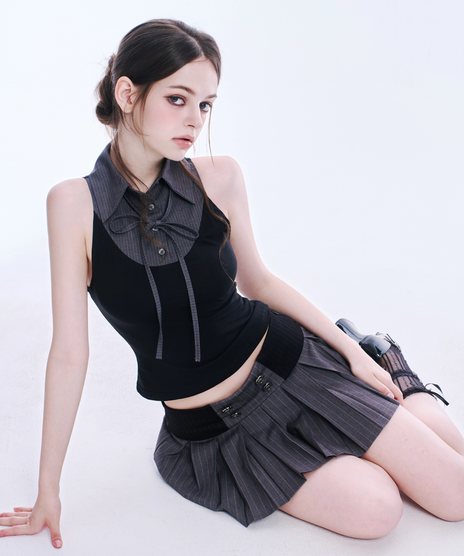 ARCMETHOD（アークメソッド）の「Layered Ribbon Collar Sleeveless Tee (Grey Stripe)（Tops）」