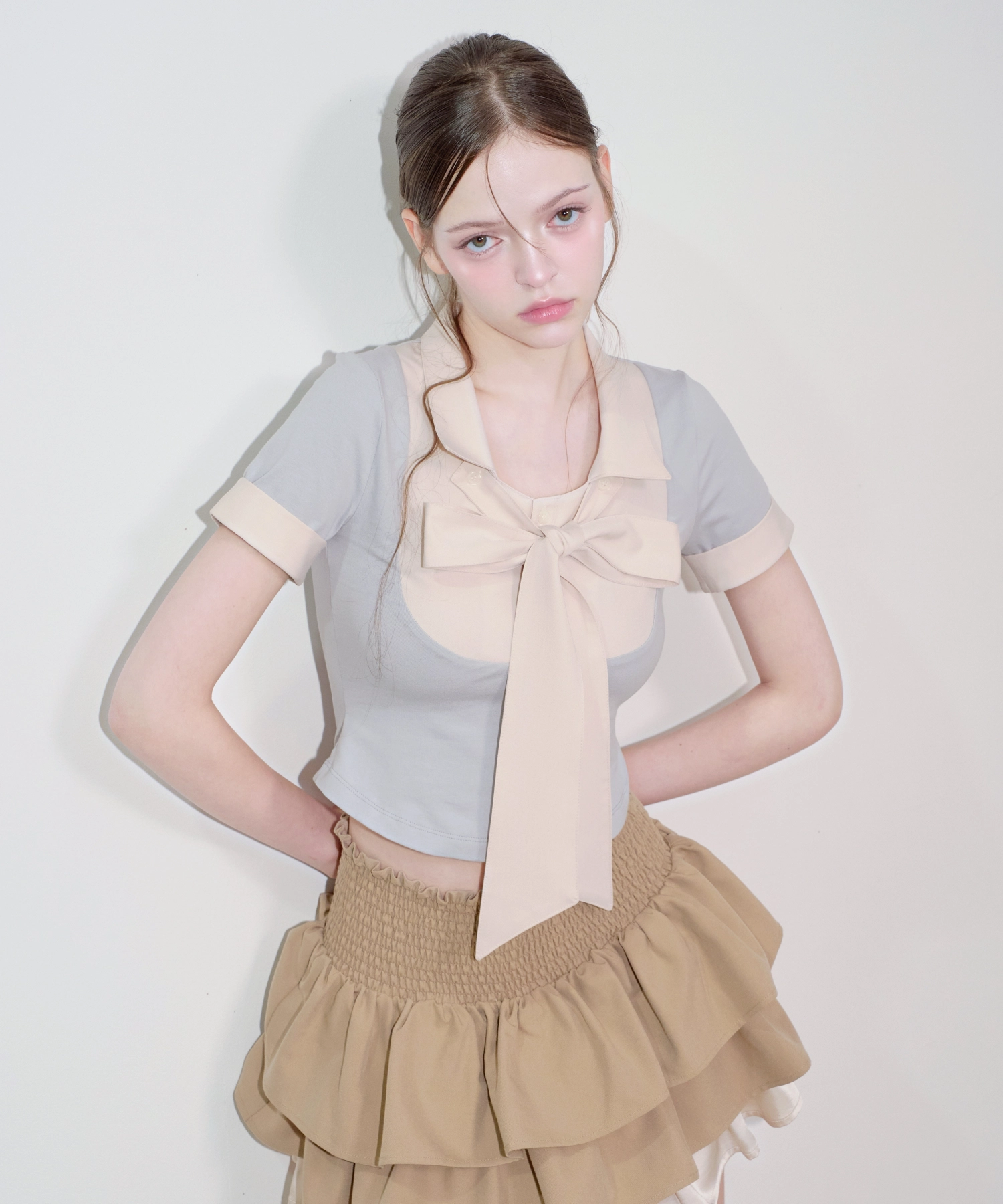 ARCMETHOD（アークメソッド）の「Layered Ribbon Scarf-Tie Short Sleeve Top (grey)（Tops）」