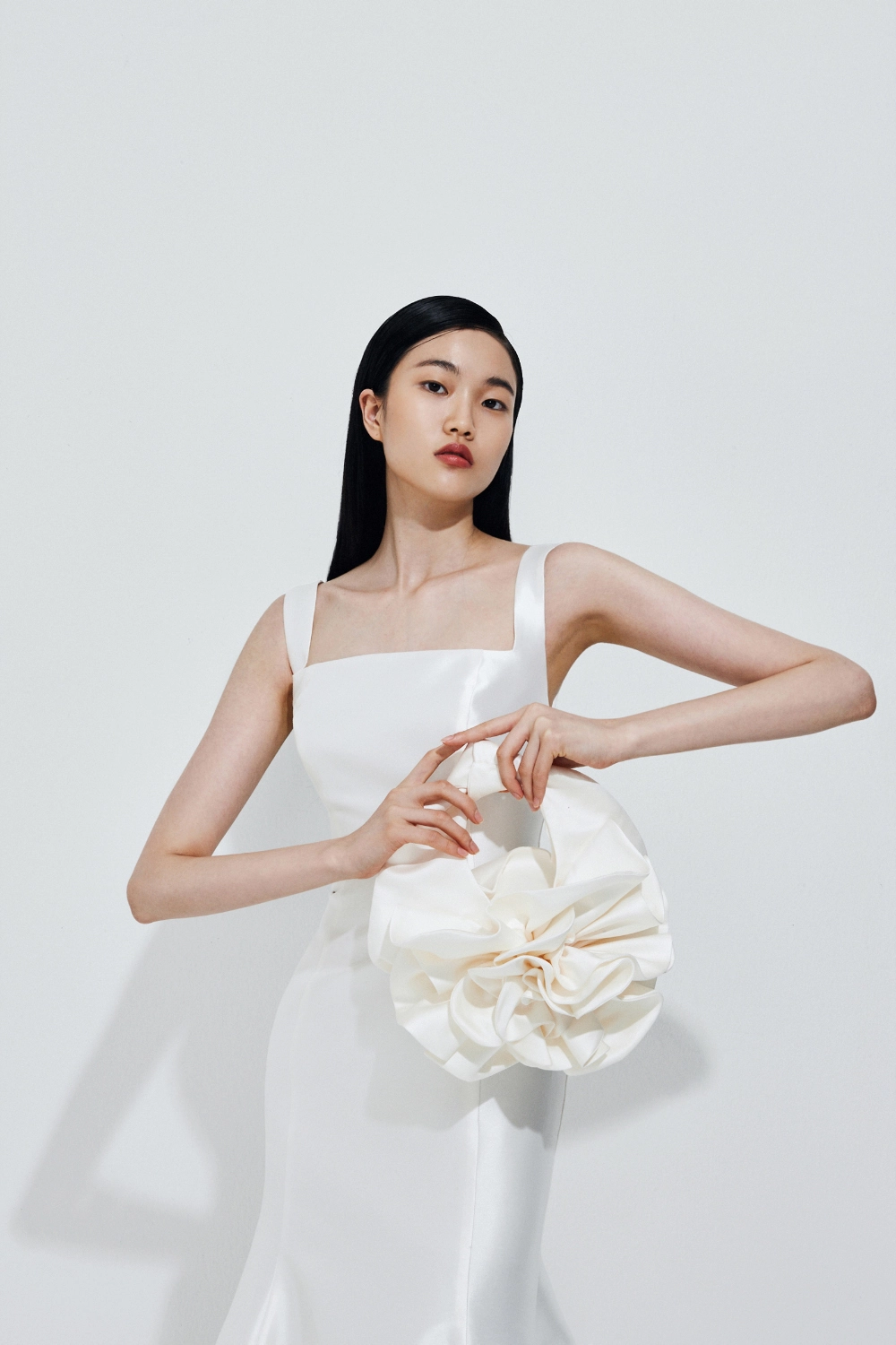 민소매 모델 착용 이미지-S1L5