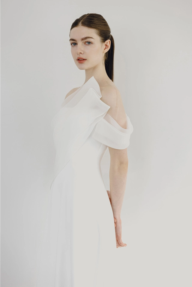 긴 드레스 모델 착용 이미지-S1L5