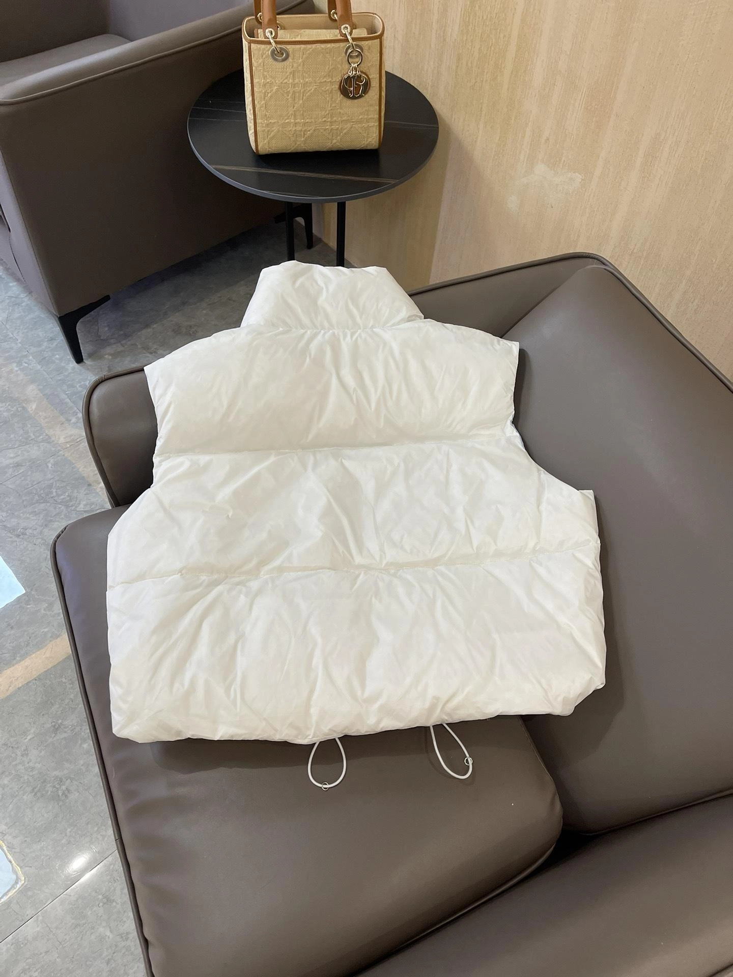 하이넥 크롭 패딩 베스트 (블랙/화이트)