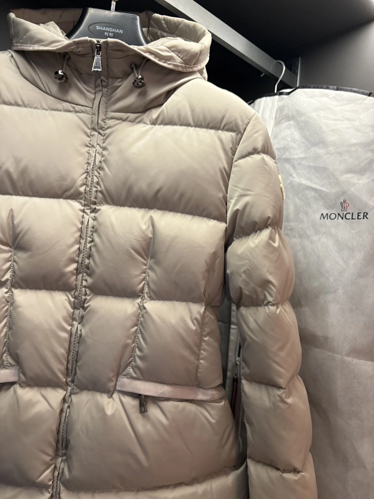 아보체 쇼트 다운 패딩
