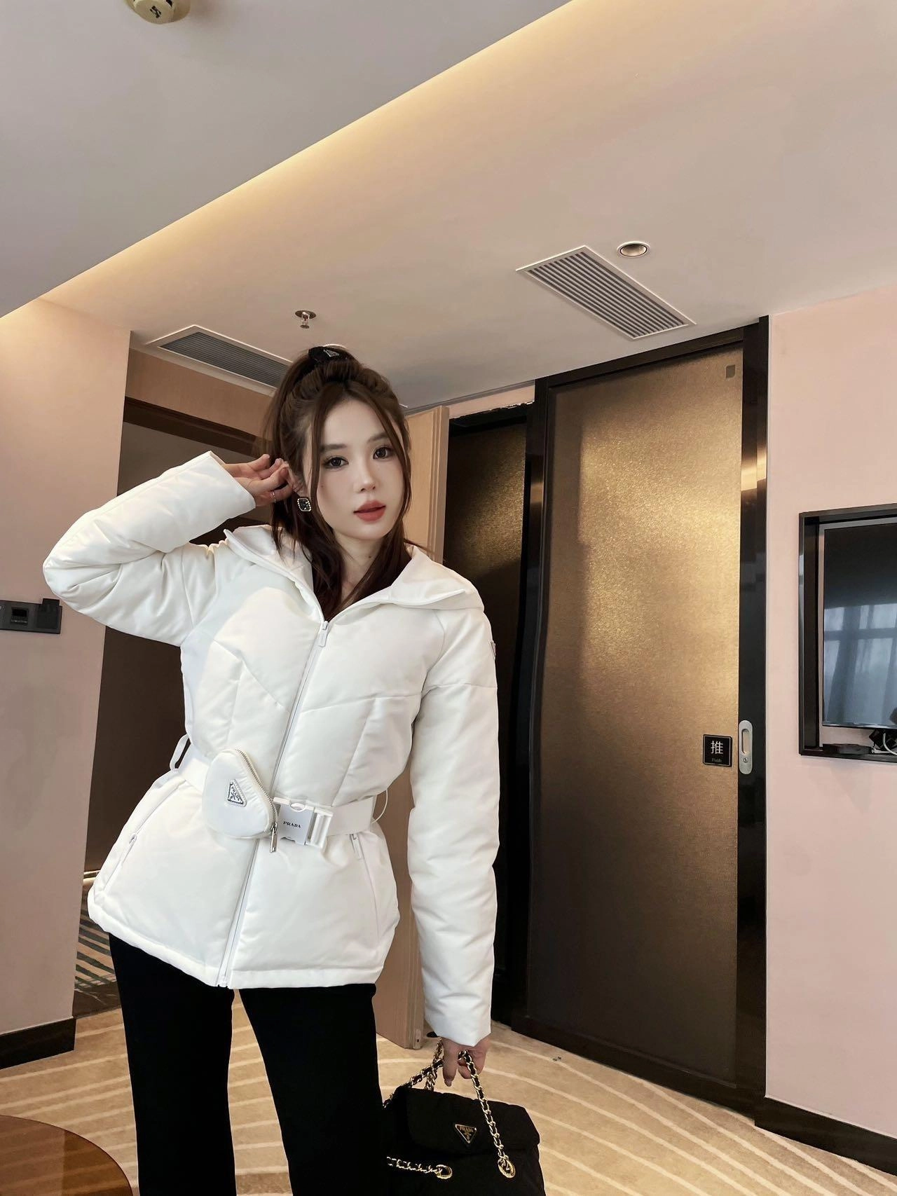 벨티드 플레어 다운 패딩 (블랙/화이트)