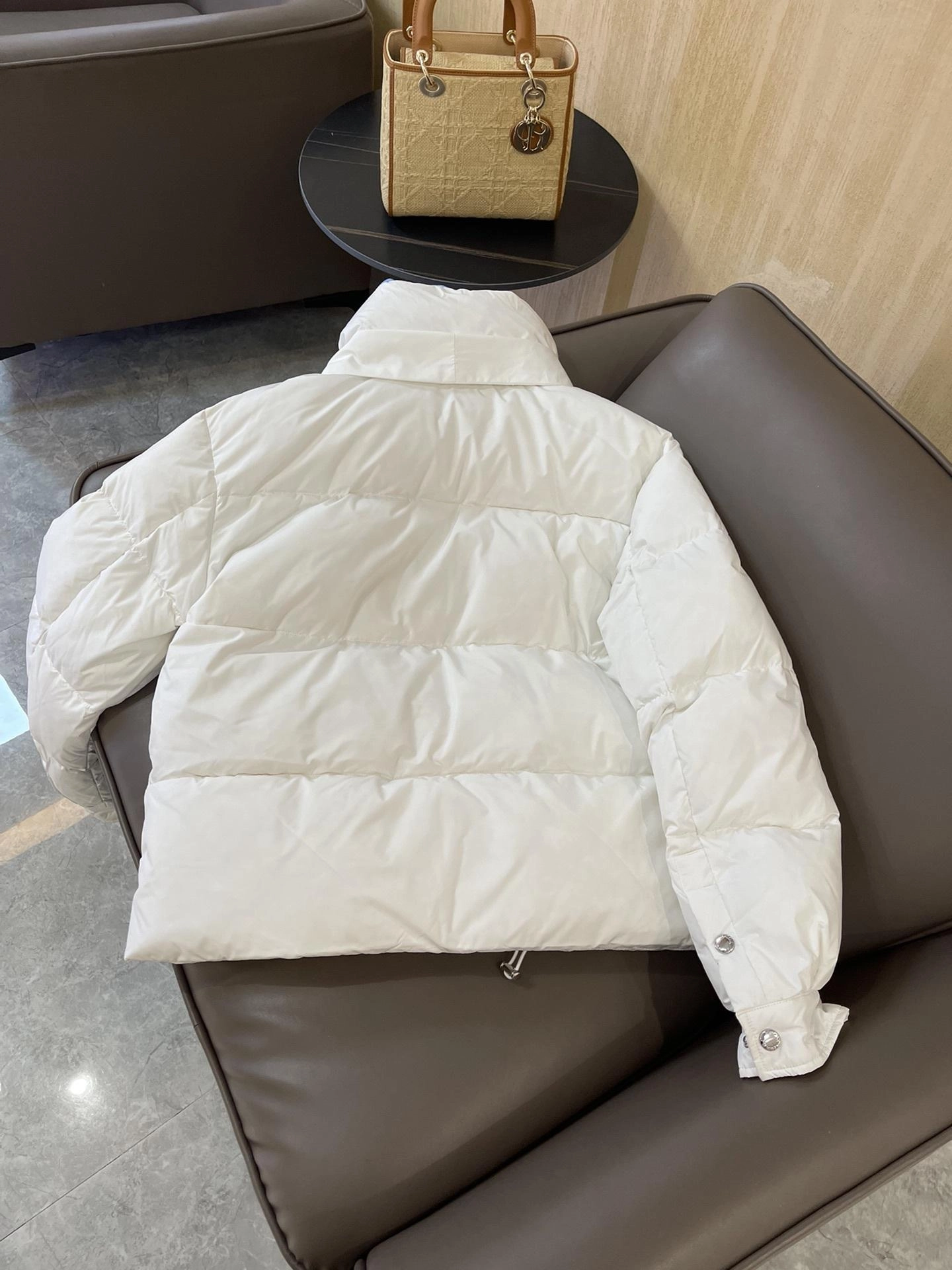 리나일론 숏 다운 재킷
