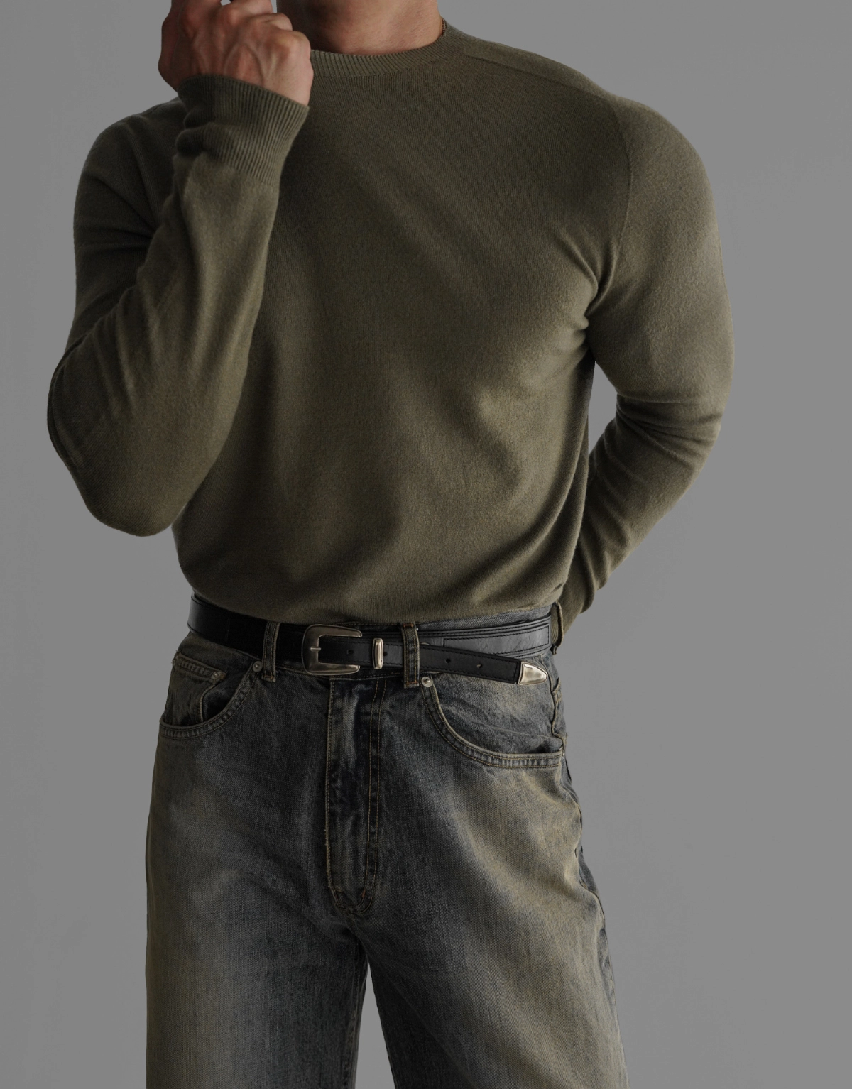 긴팔 티셔츠 모델 착용 이미지-S497L5