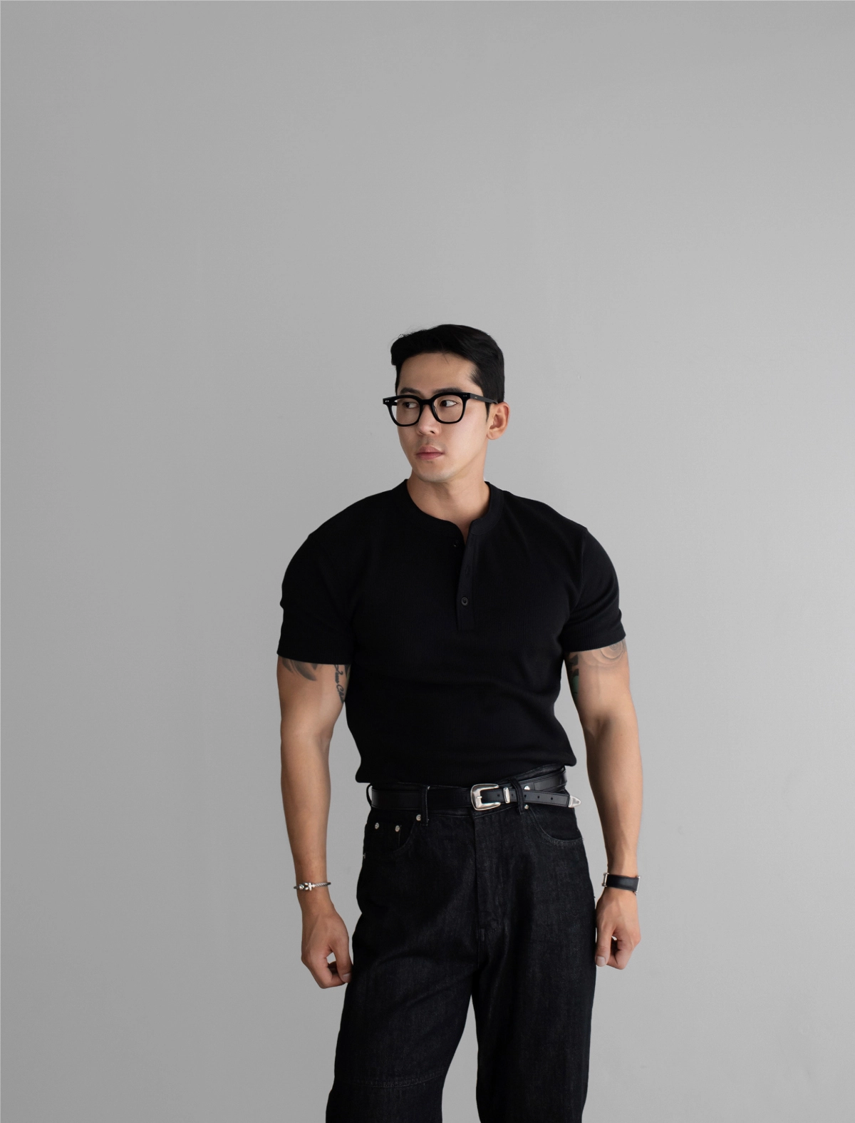 반팔 티셔츠 모델 착용 이미지-S337L8