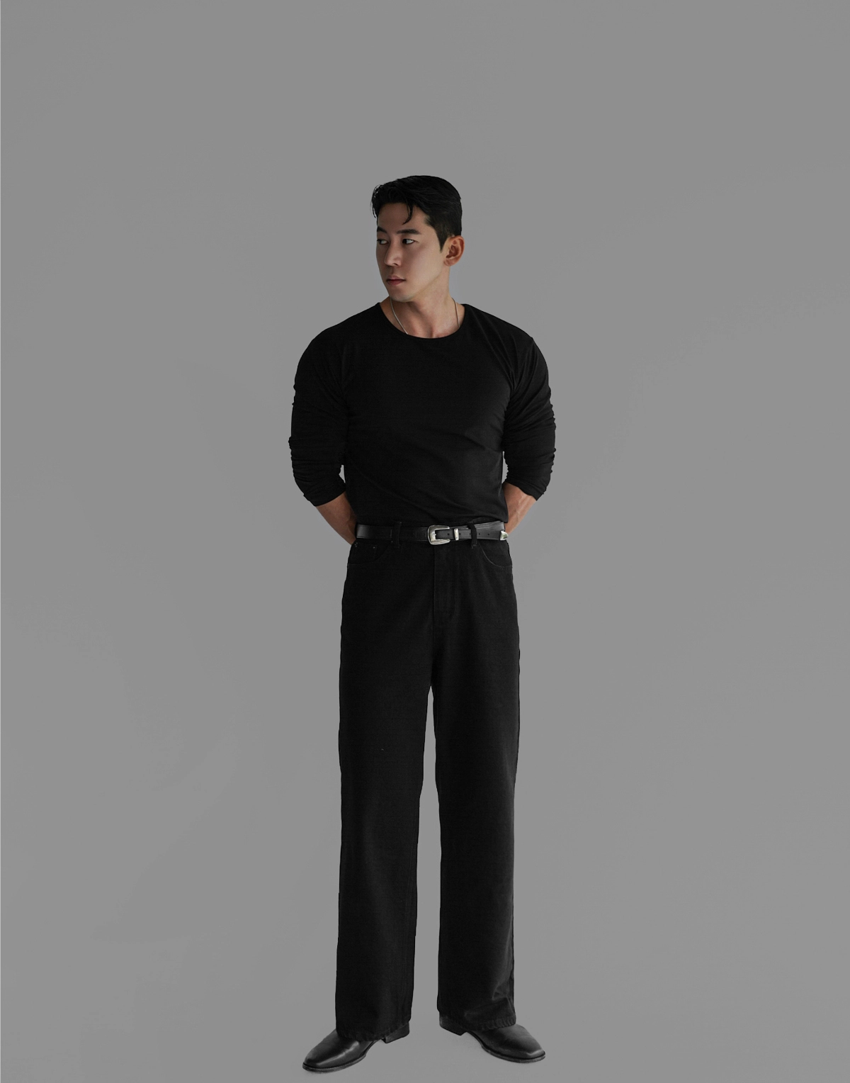 긴팔 티셔츠 모델 착용 이미지-S477L8