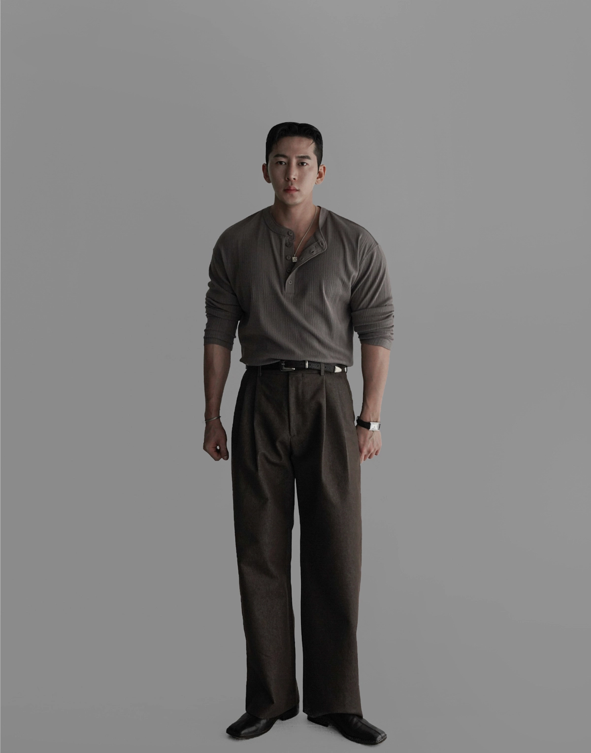 긴팔 티셔츠 모델 착용 이미지-S431L18