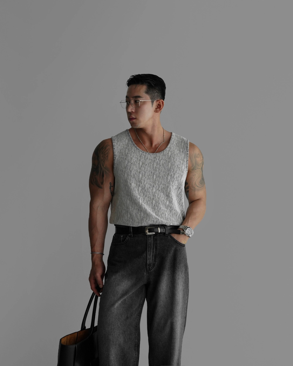 민소매 모델 착용 이미지-S444L4