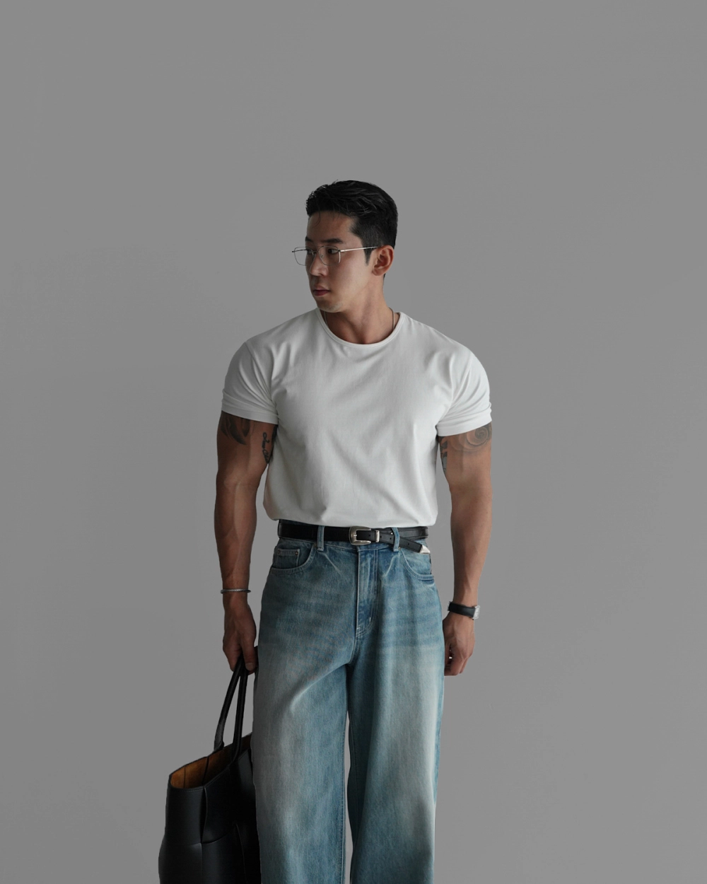 반팔 티셔츠 모델 착용 이미지-S358L6