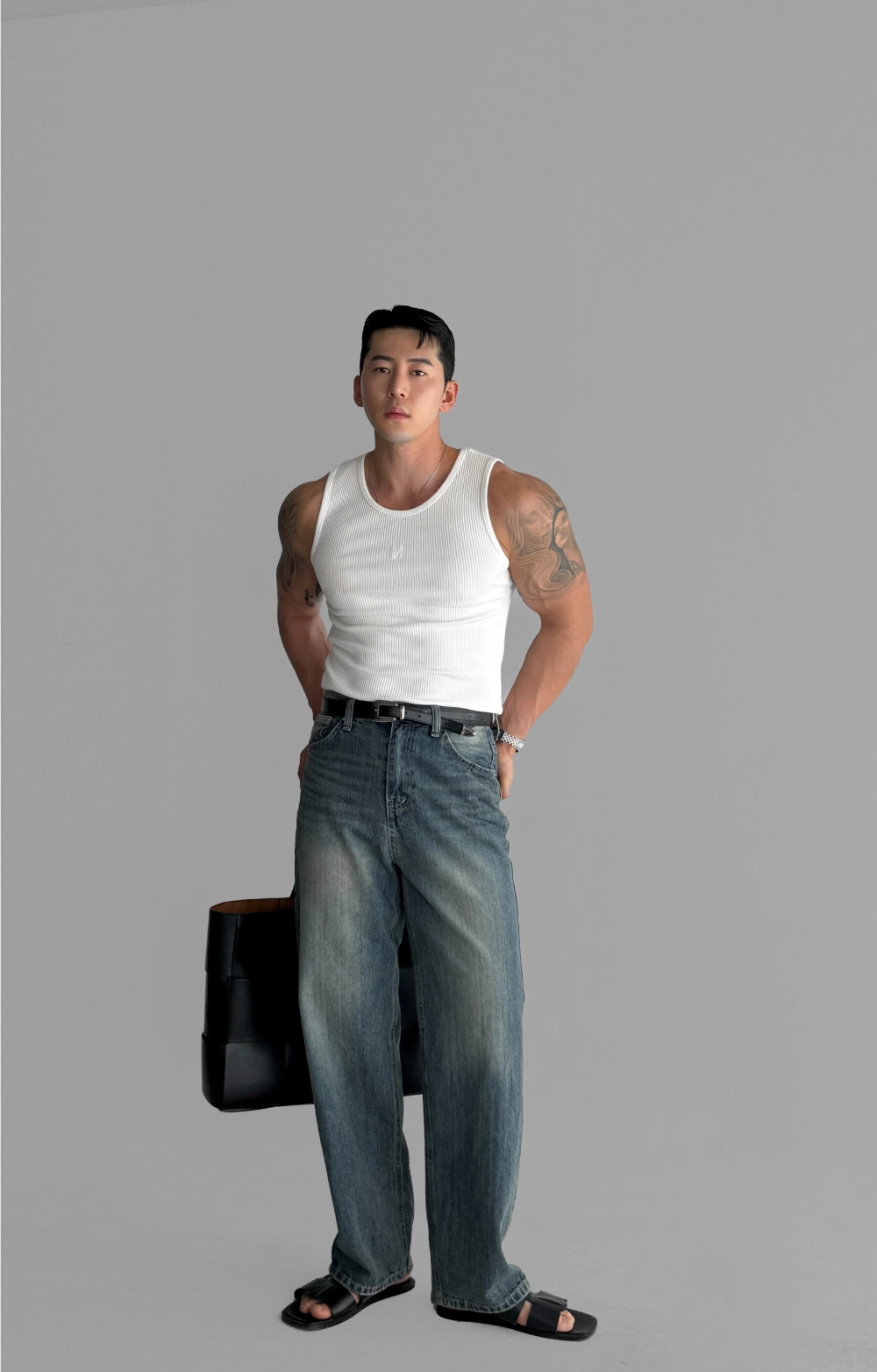 민소매 모델 착용 이미지-S630L19