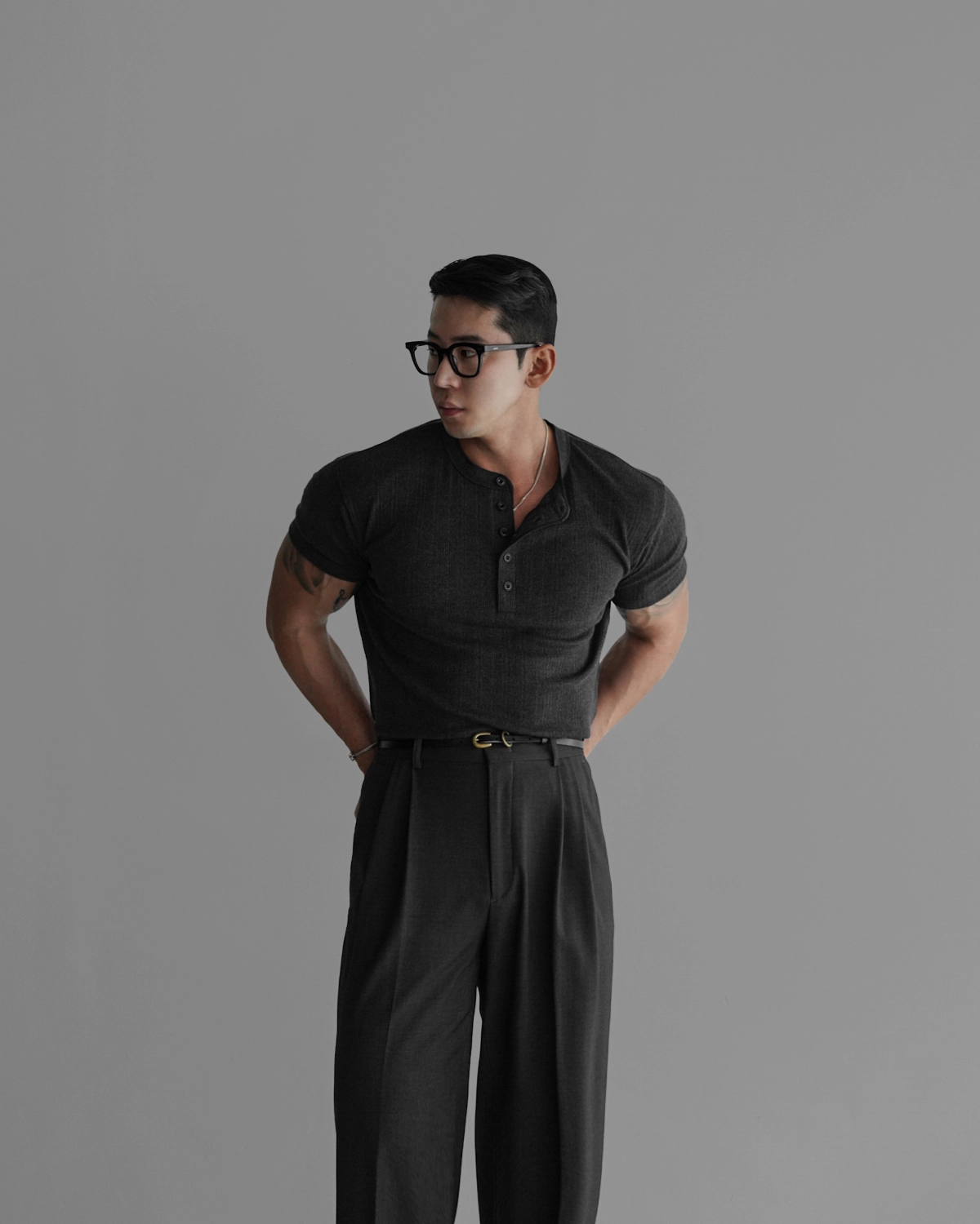 반팔 티셔츠 모델 착용 이미지-S433L18