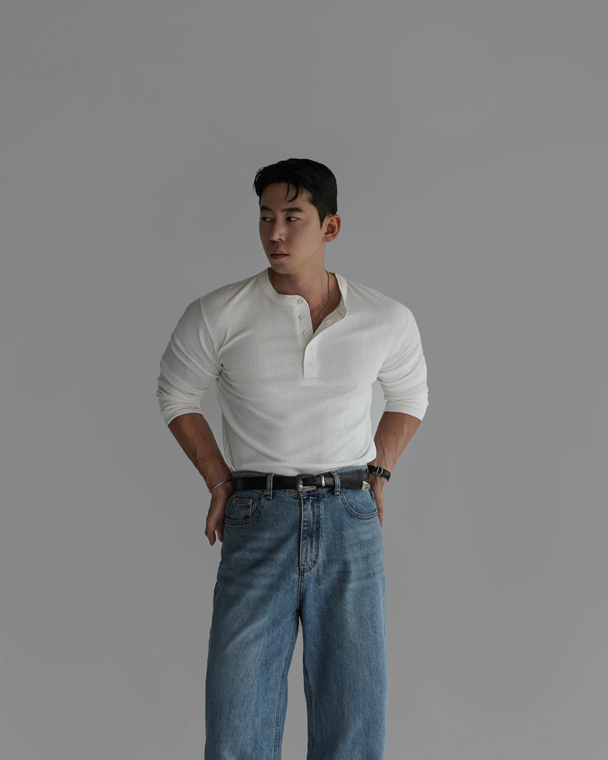 긴팔 티셔츠 모델 착용 이미지-S471L3