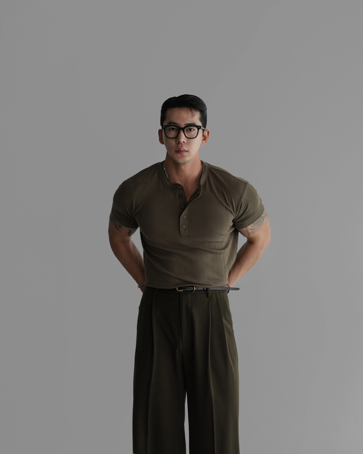 반팔 티셔츠 모델 착용 이미지-S433L27