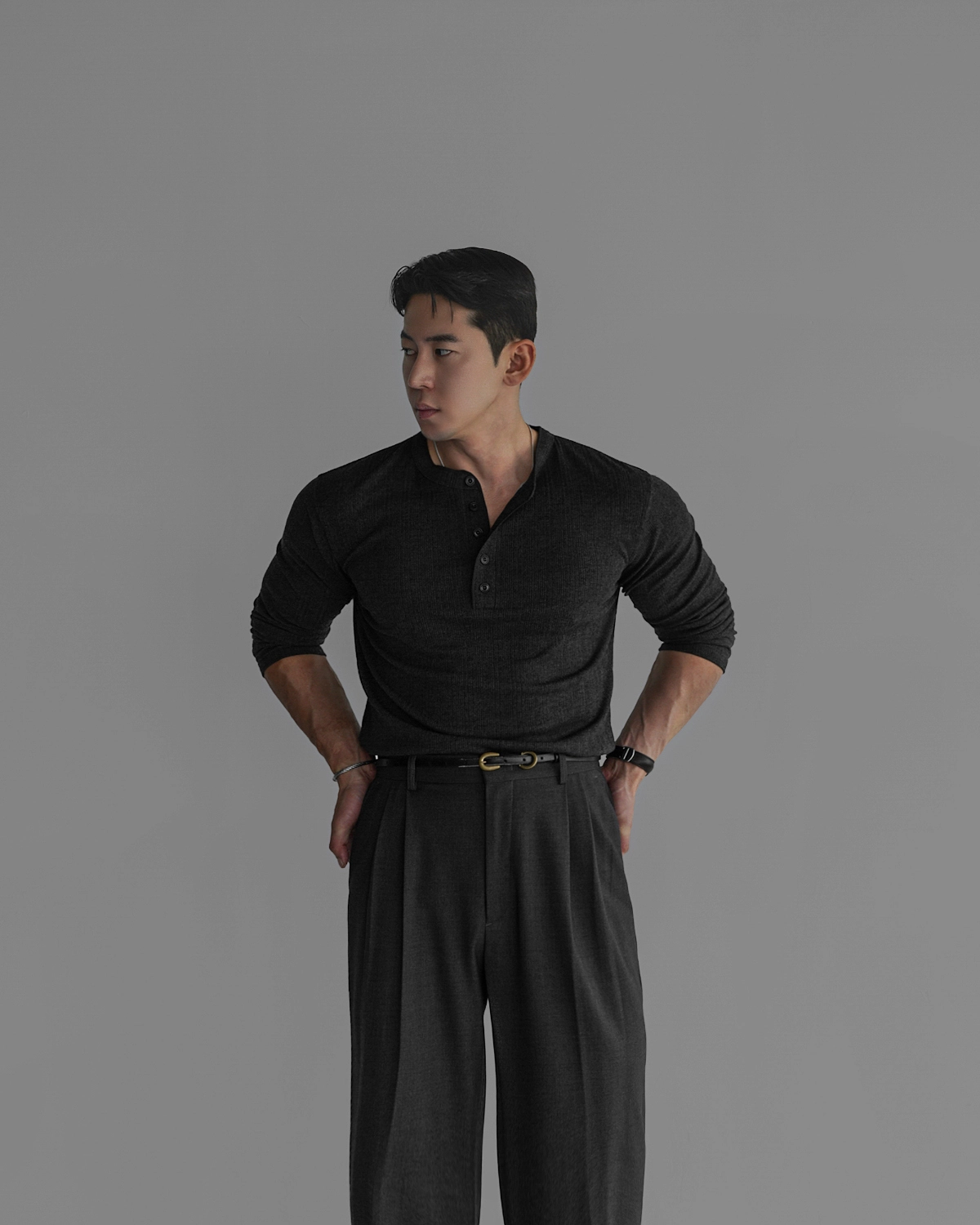긴팔 티셔츠 모델 착용 이미지-S471L4