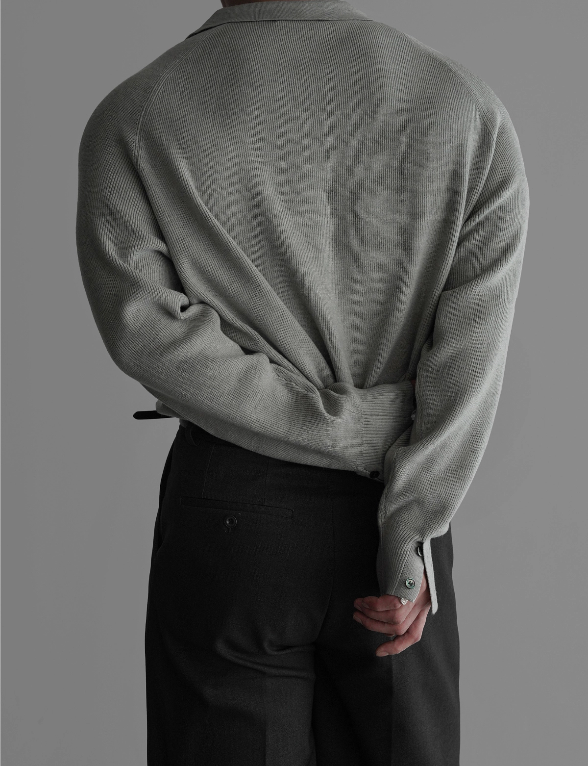 긴팔 티셔츠 모델 착용 이미지-S228L12