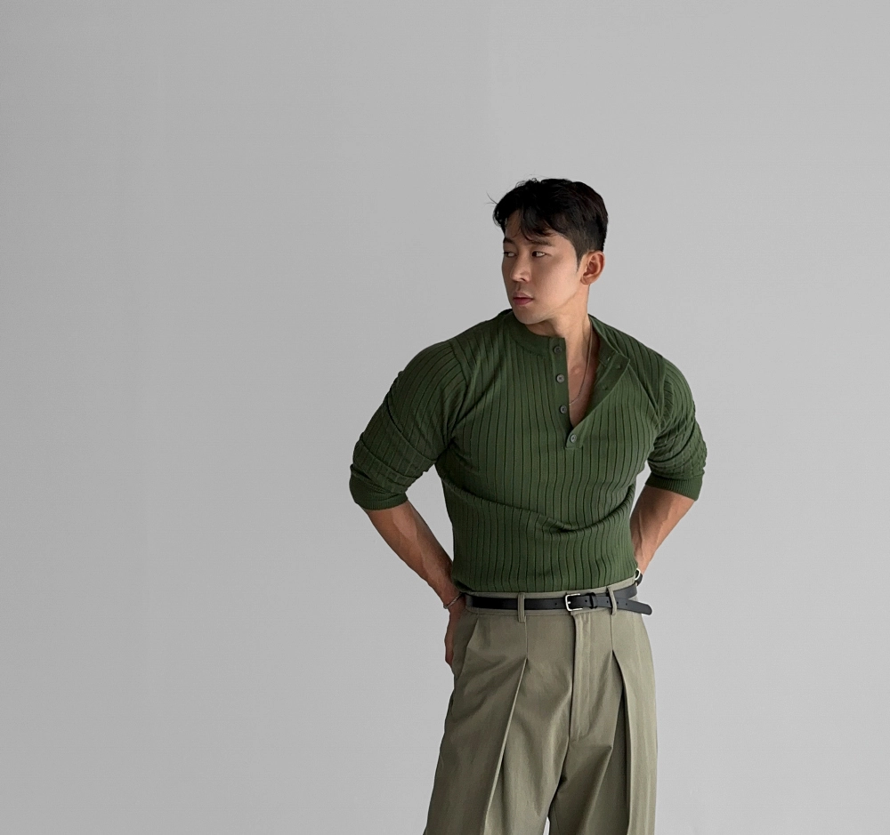긴팔 티셔츠 모델 착용 이미지-S14L8