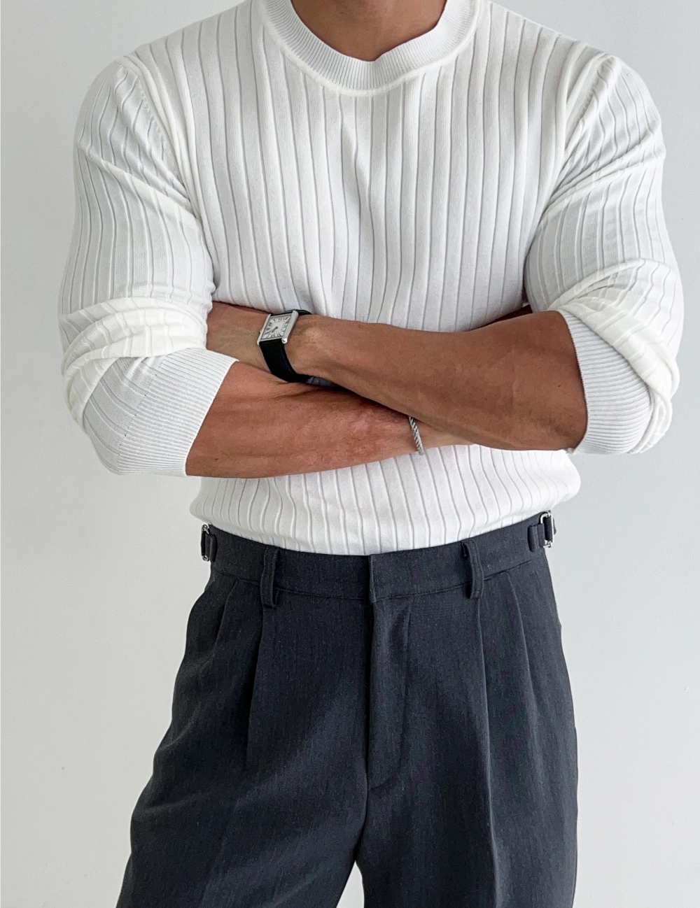 긴팔 티셔츠 모델 착용 이미지-S4L4