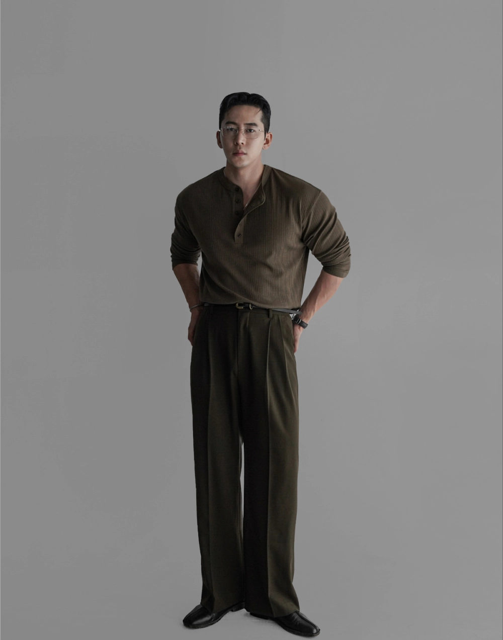 긴팔 티셔츠 모델 착용 이미지-S431L64