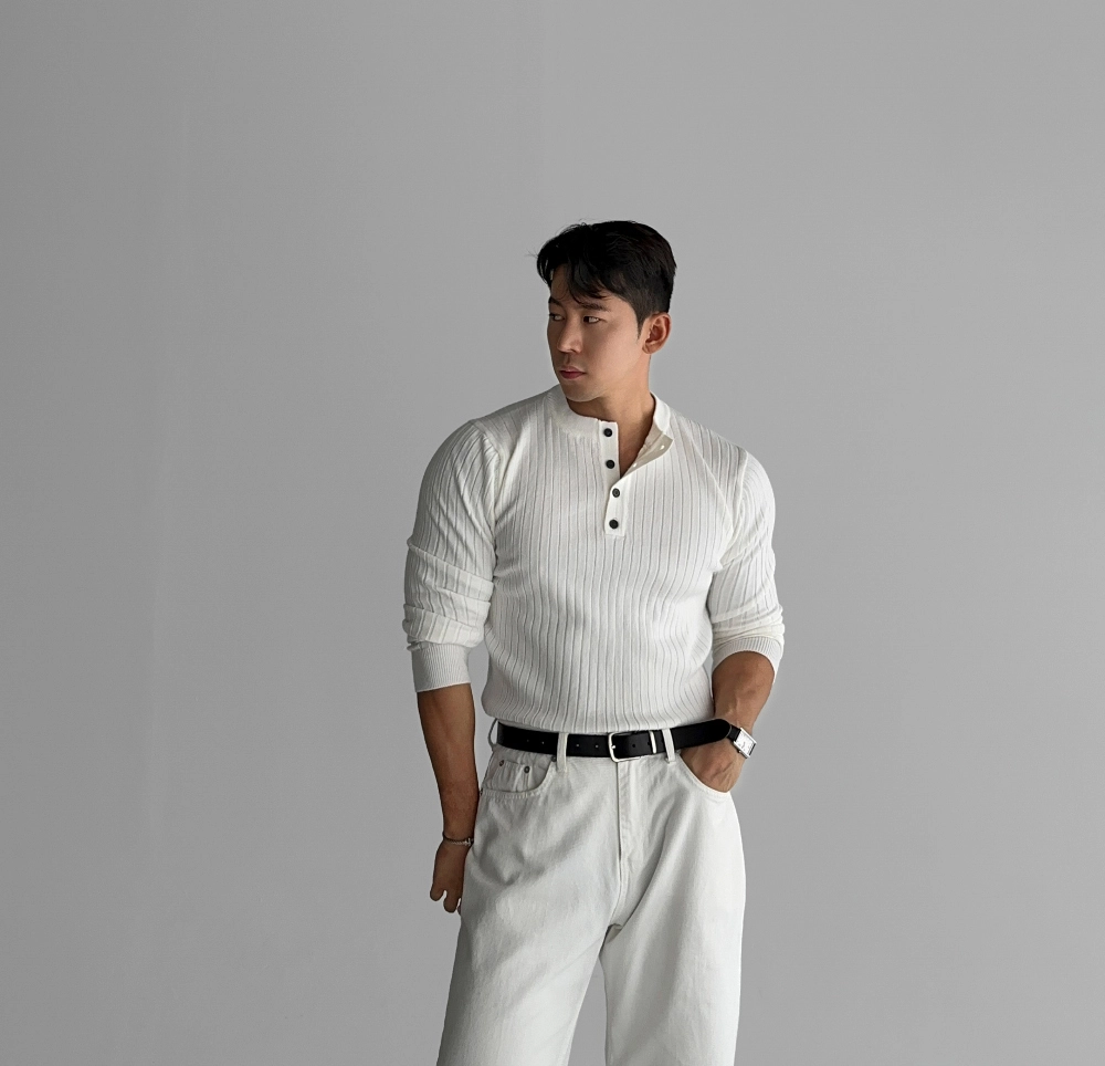 긴팔 티셔츠 모델 착용 이미지-S14L1