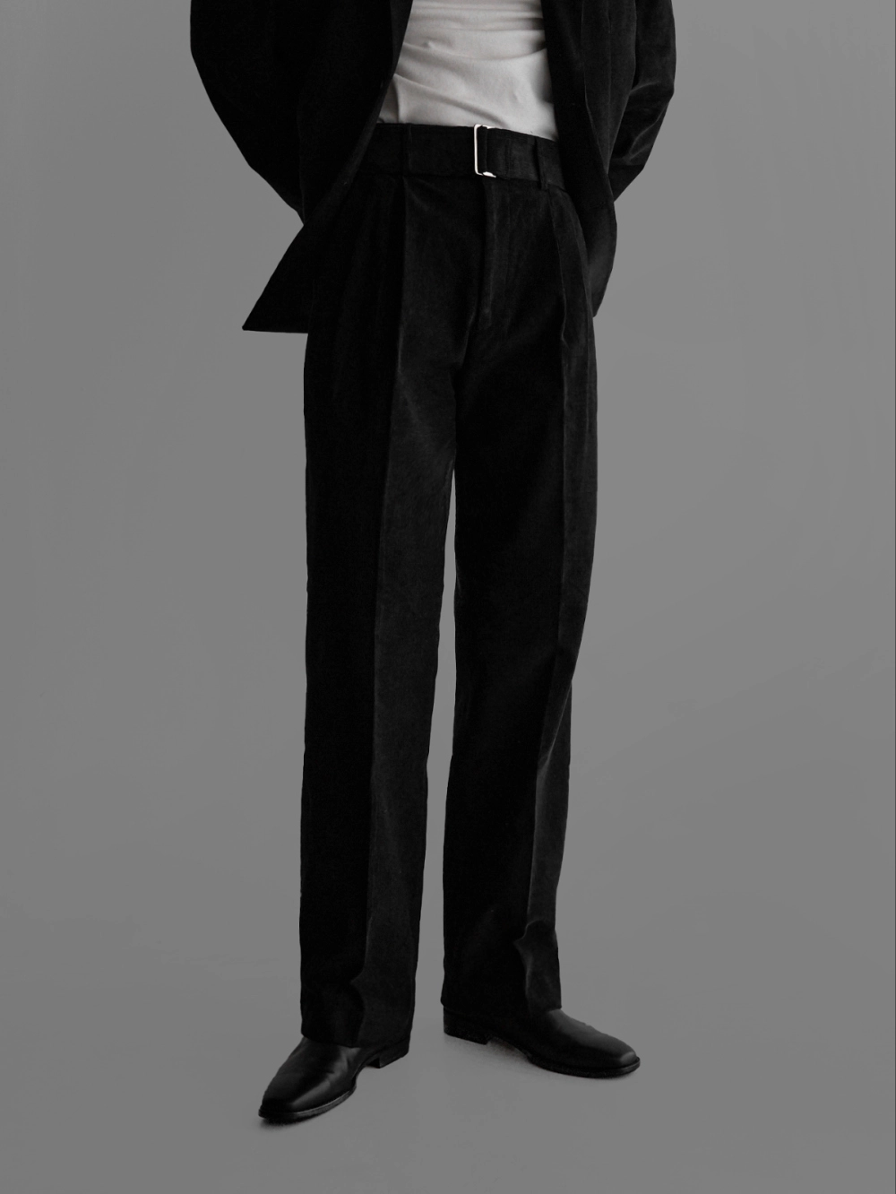 바지 모델 착용 이미지-S250L33
