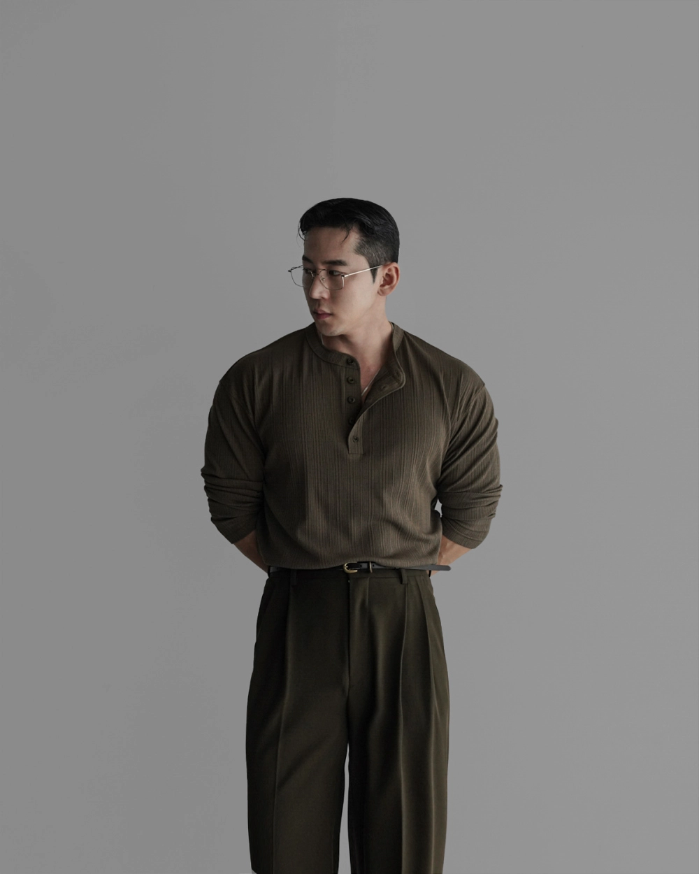 긴팔 티셔츠 모델 착용 이미지-S431L63