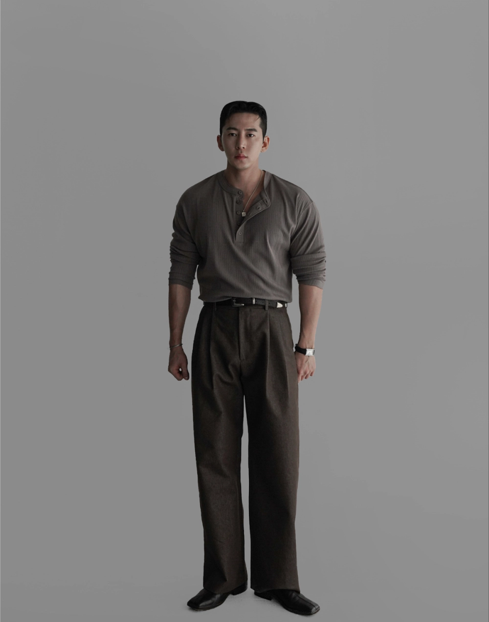 긴팔 티셔츠 모델 착용 이미지-S431L18
