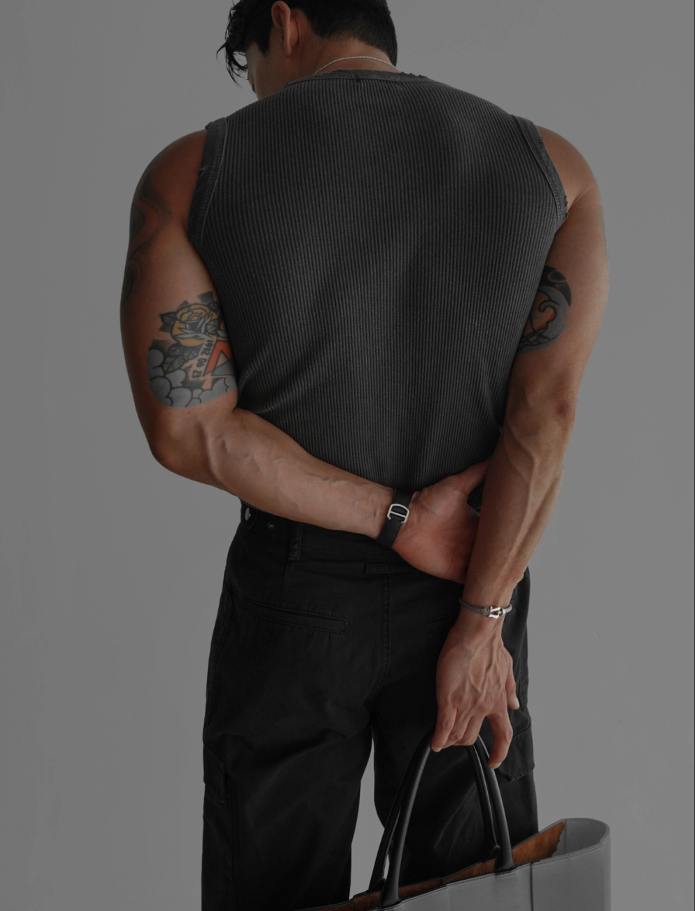 민소매 모델 착용 이미지-S466L14