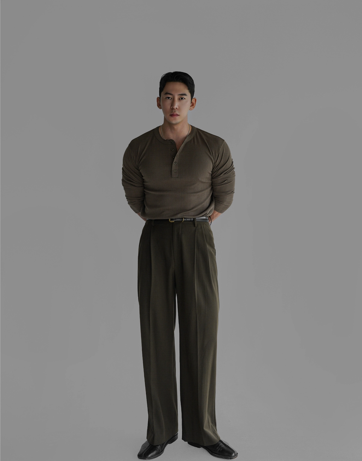 긴팔 티셔츠 모델 착용 이미지-S471L1