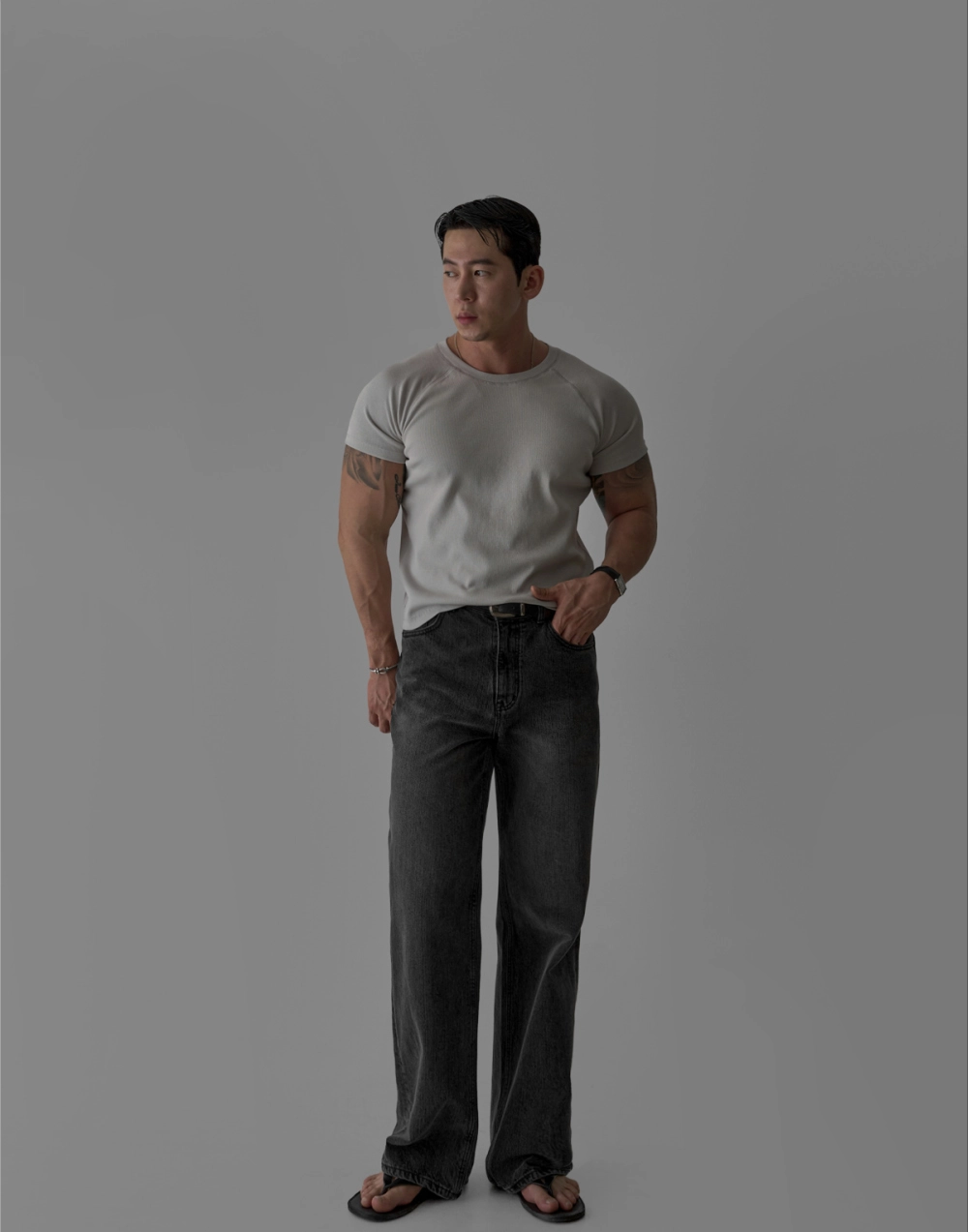 반팔 티셔츠 모델 착용 이미지-S478L41