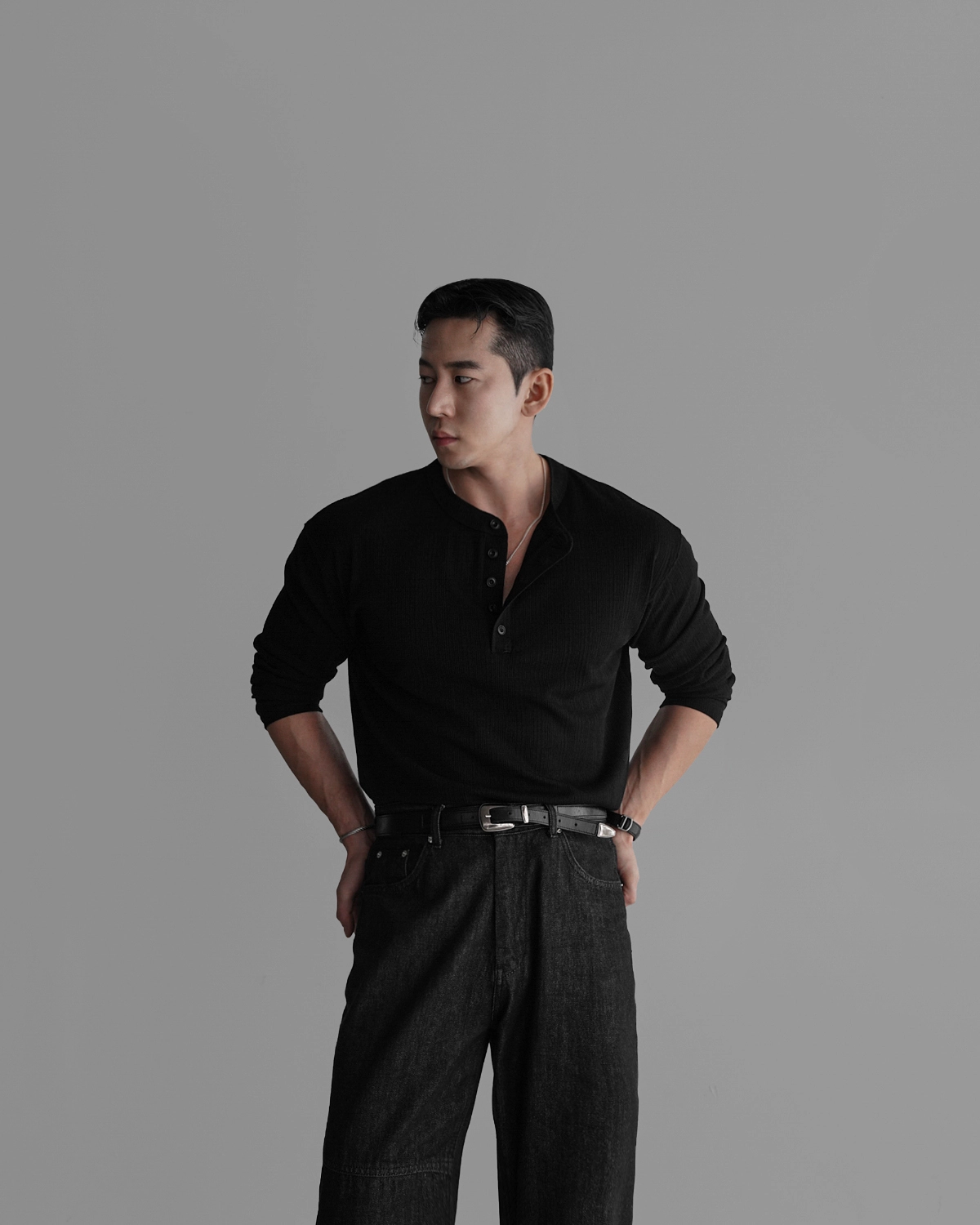 긴팔 티셔츠 모델 착용 이미지-S431L41