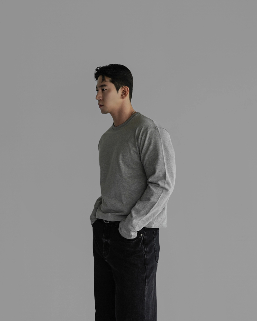 긴팔 티셔츠 모델 착용 이미지-S465L2