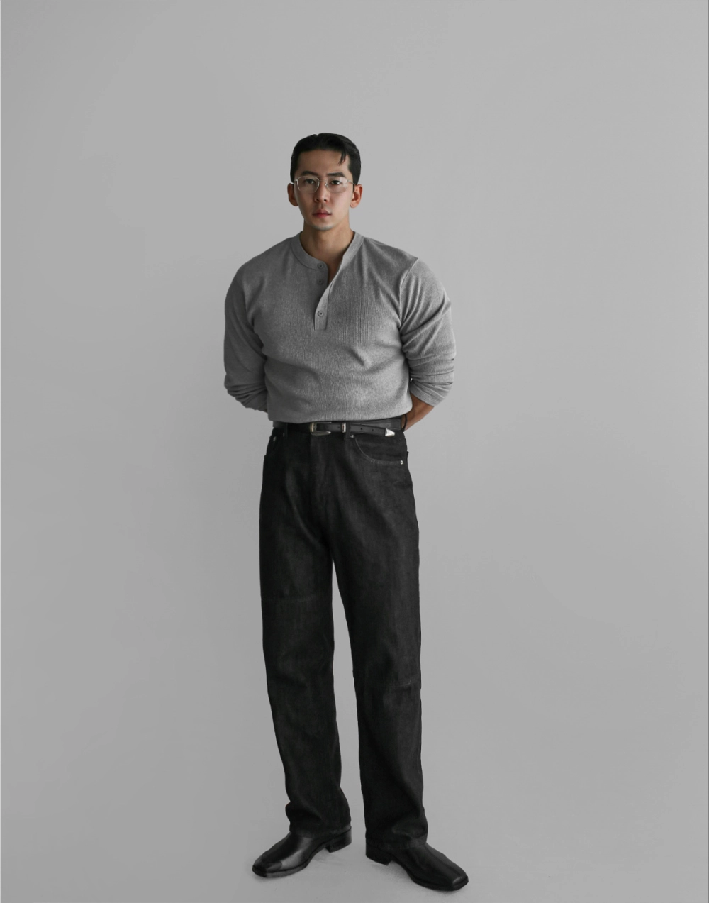긴팔 티셔츠 모델 착용 이미지-S428L6