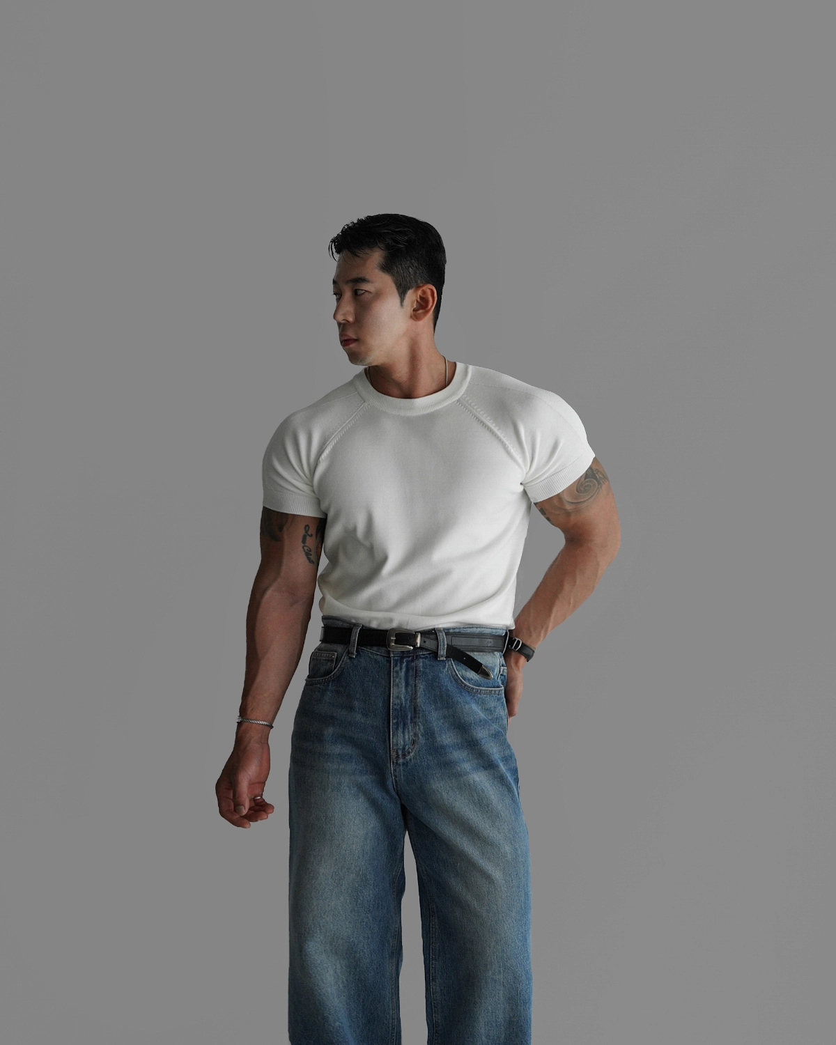 반팔 티셔츠 모델 착용 이미지-S337L3