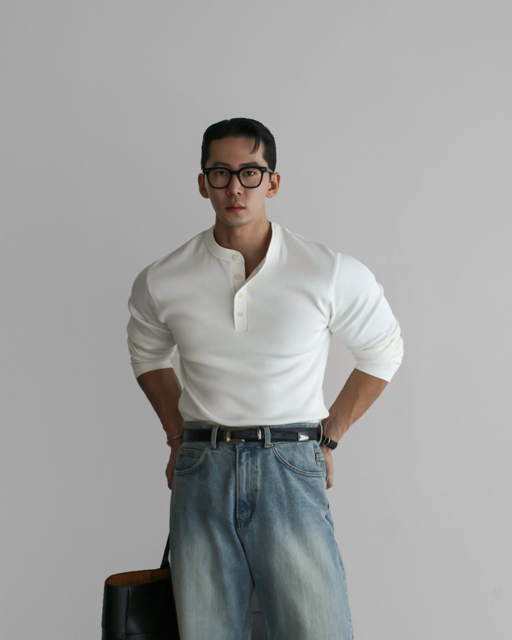 긴팔 티셔츠 모델 착용 이미지-S428L3