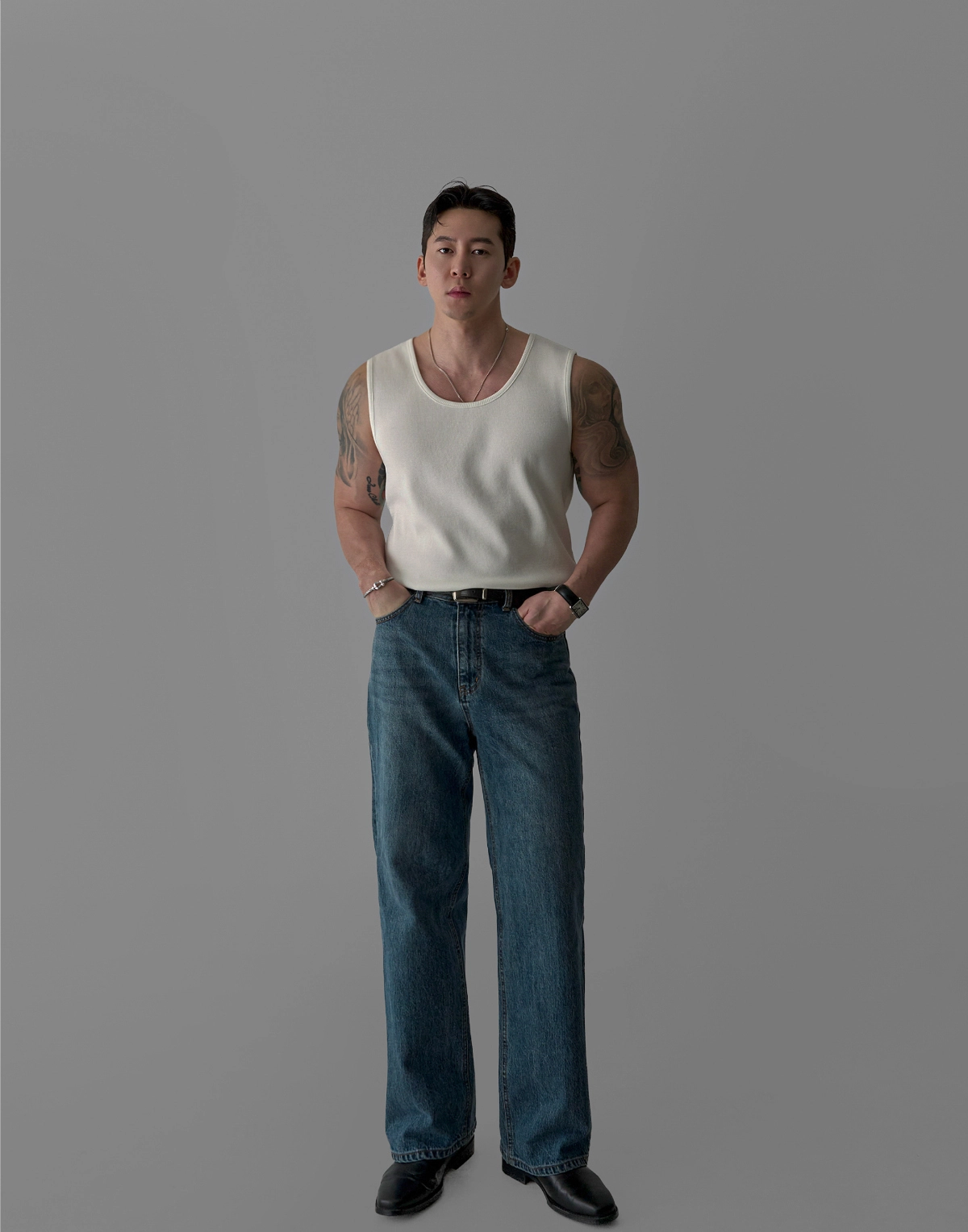민소매 모델 착용 이미지-S430L35