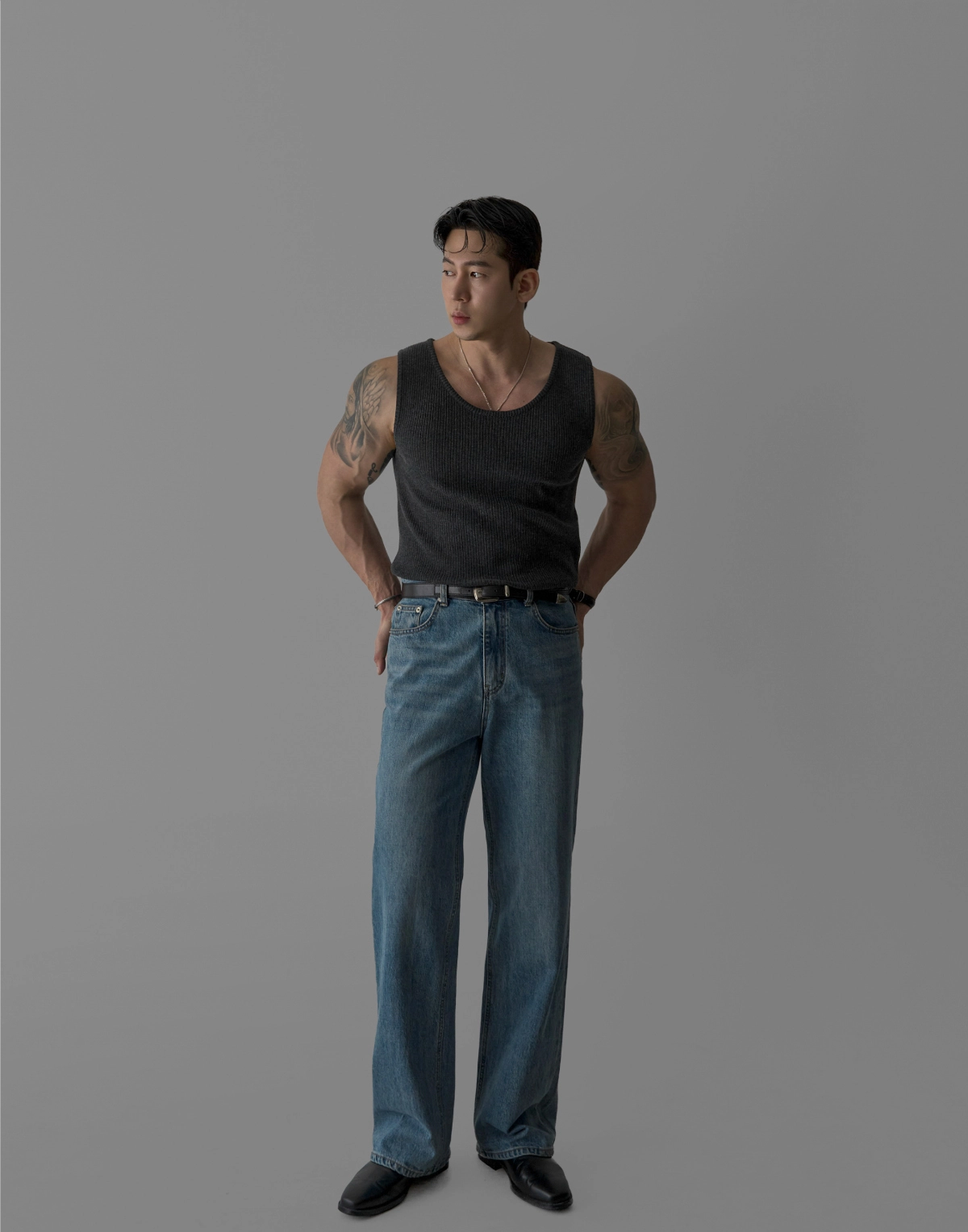 민소매 모델 착용 이미지-S431L25