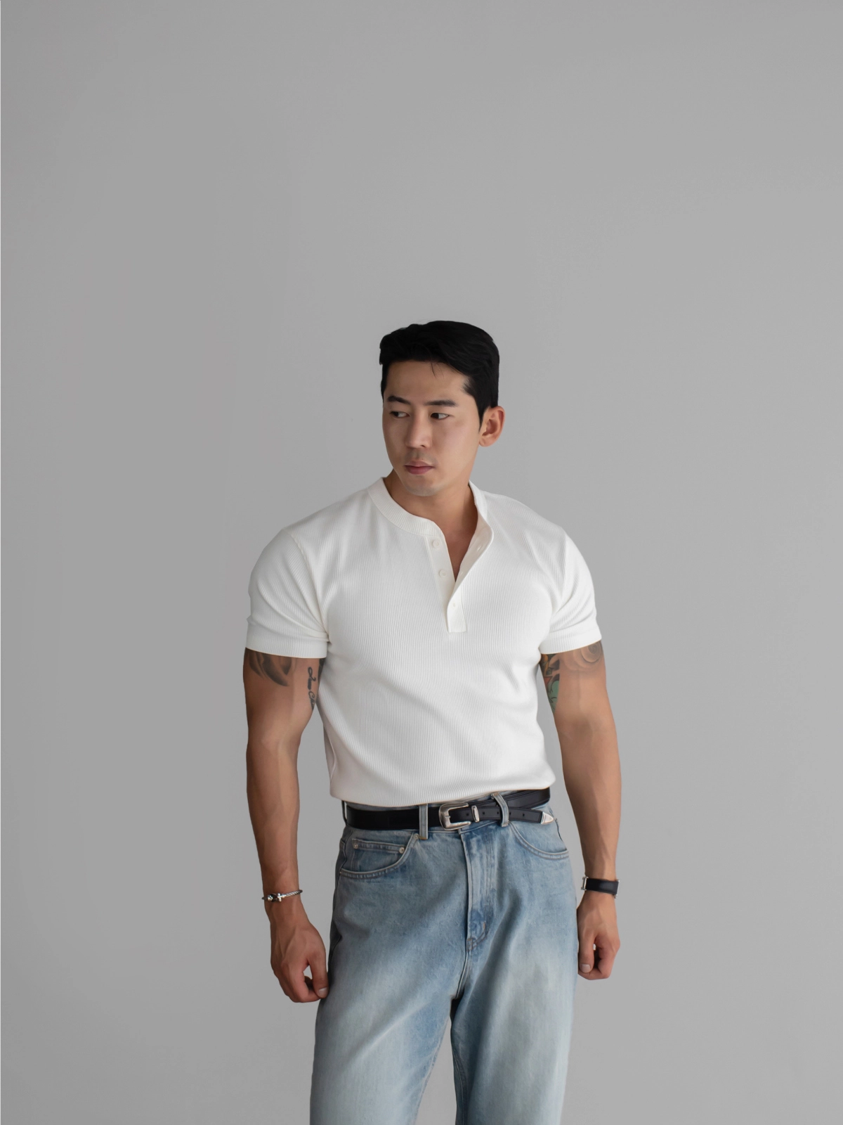 반팔 티셔츠 모델 착용 이미지-S336L15