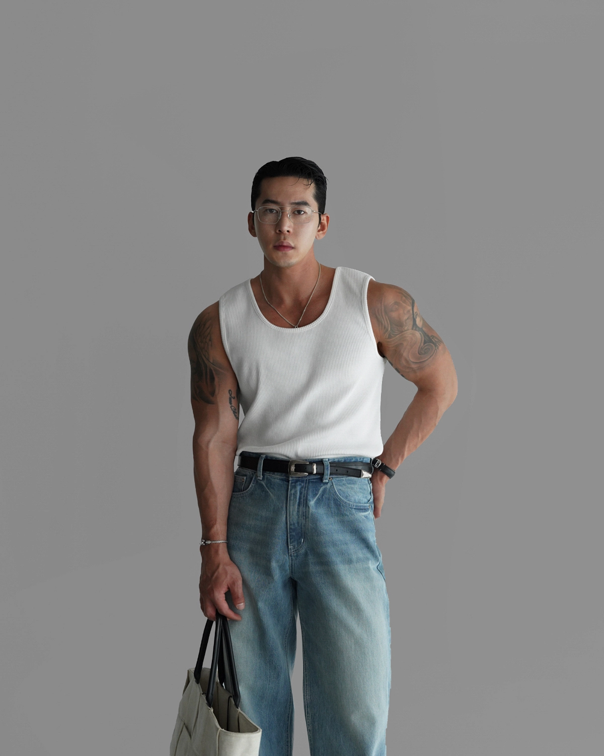 민소매 모델 착용 이미지-S440L55