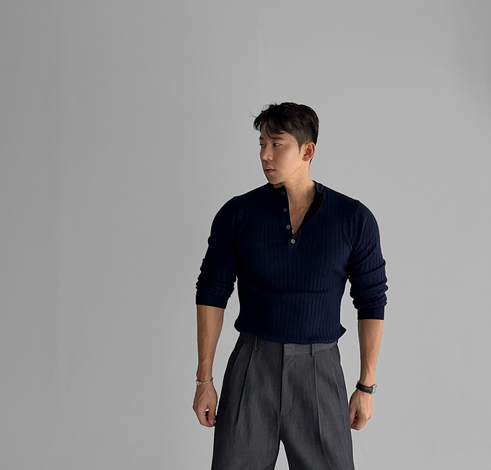 긴팔 티셔츠 모델 착용 이미지-S16L1