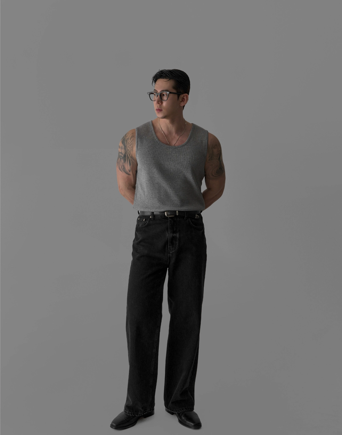 민소매 모델 착용 이미지-S430L46