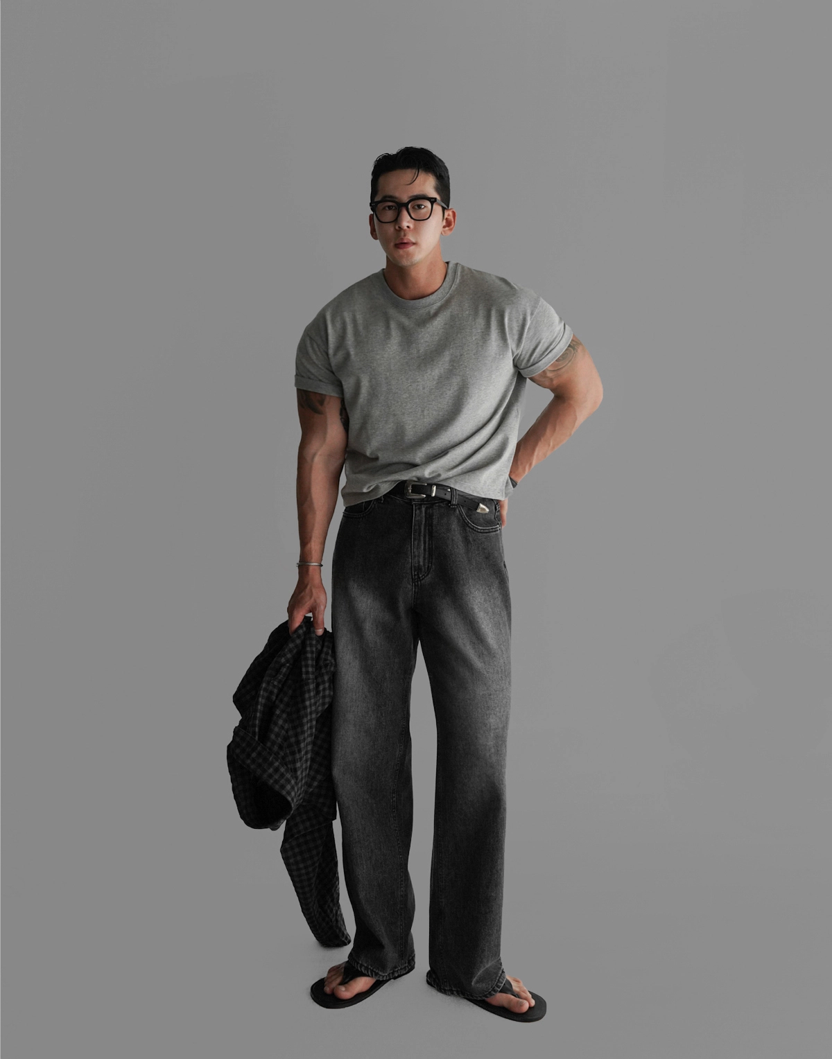반팔 티셔츠 모델 착용 이미지-S436L33