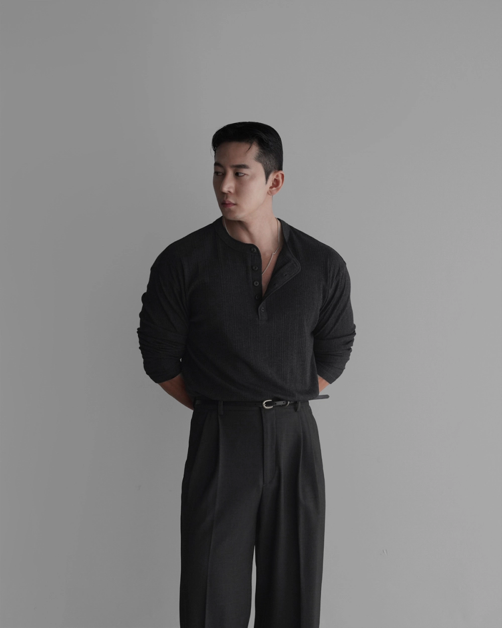 긴팔 티셔츠 모델 착용 이미지-S431L32